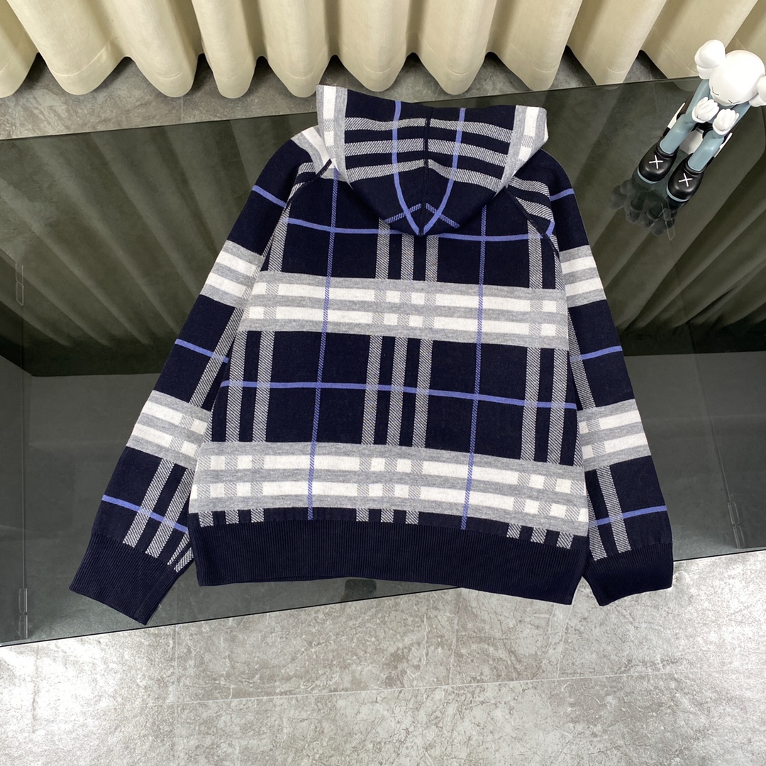 Luxury Wool Knit Shirt by Burberry: Detailed Features and Classic Design - 图片 2