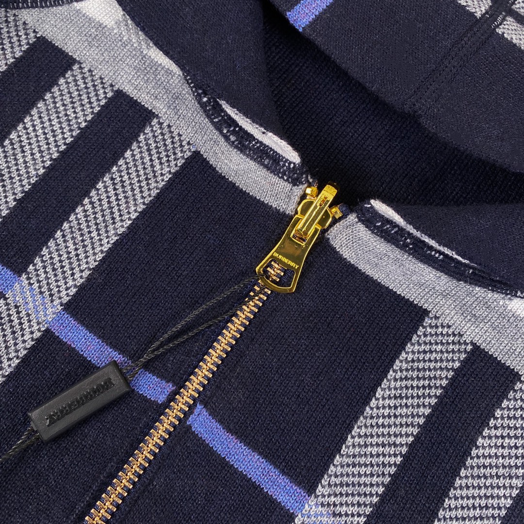 Luxury Wool Knit Shirt by Burberry: Detailed Features and Classic Design - 图片 5