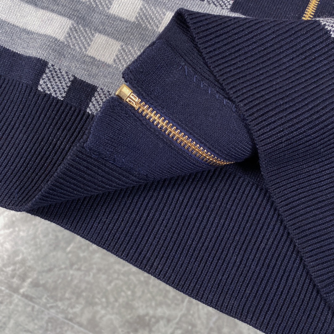 Luxury Wool Knit Shirt by Burberry: Detailed Features and Classic Design - 图片 6