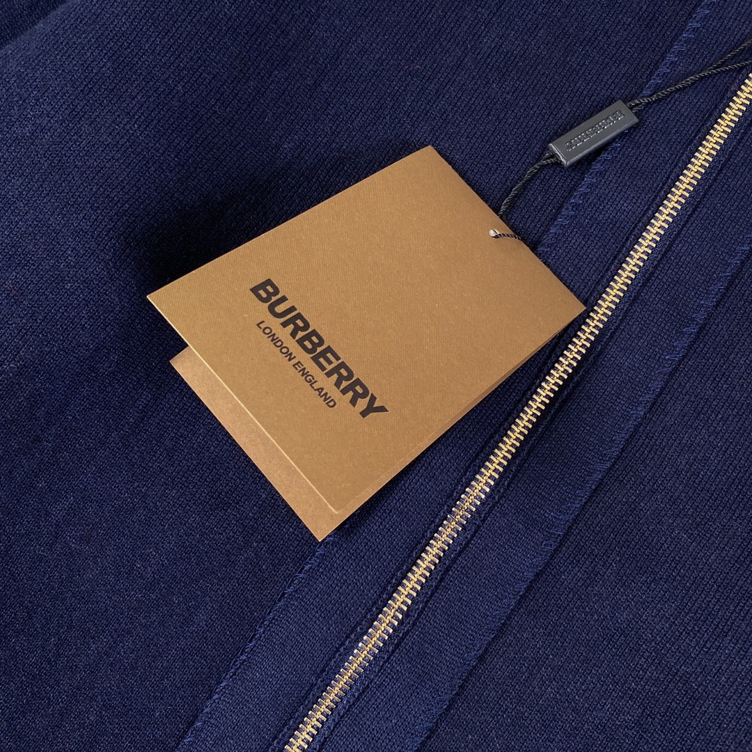 Luxurious Double-Sided Wool Knit Shirt by Burberry: Retro Elegance and Comfort - 图片 5