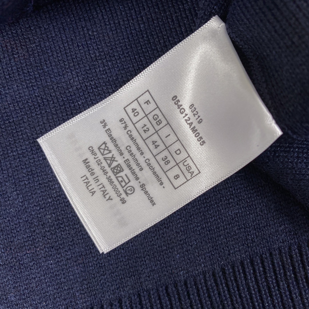 Luxurious Double-Sided Wool Knit Shirt by Burberry: Retro Elegance and Comfort - 图片 9