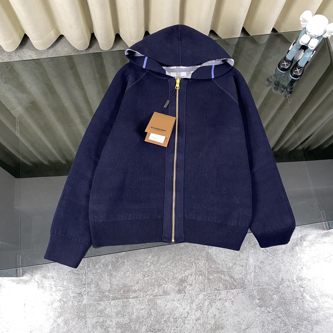 Luxurious Double-Sided Wool Knit Shirt by Burberry: Retro Elegance and Comfort - 图片 1