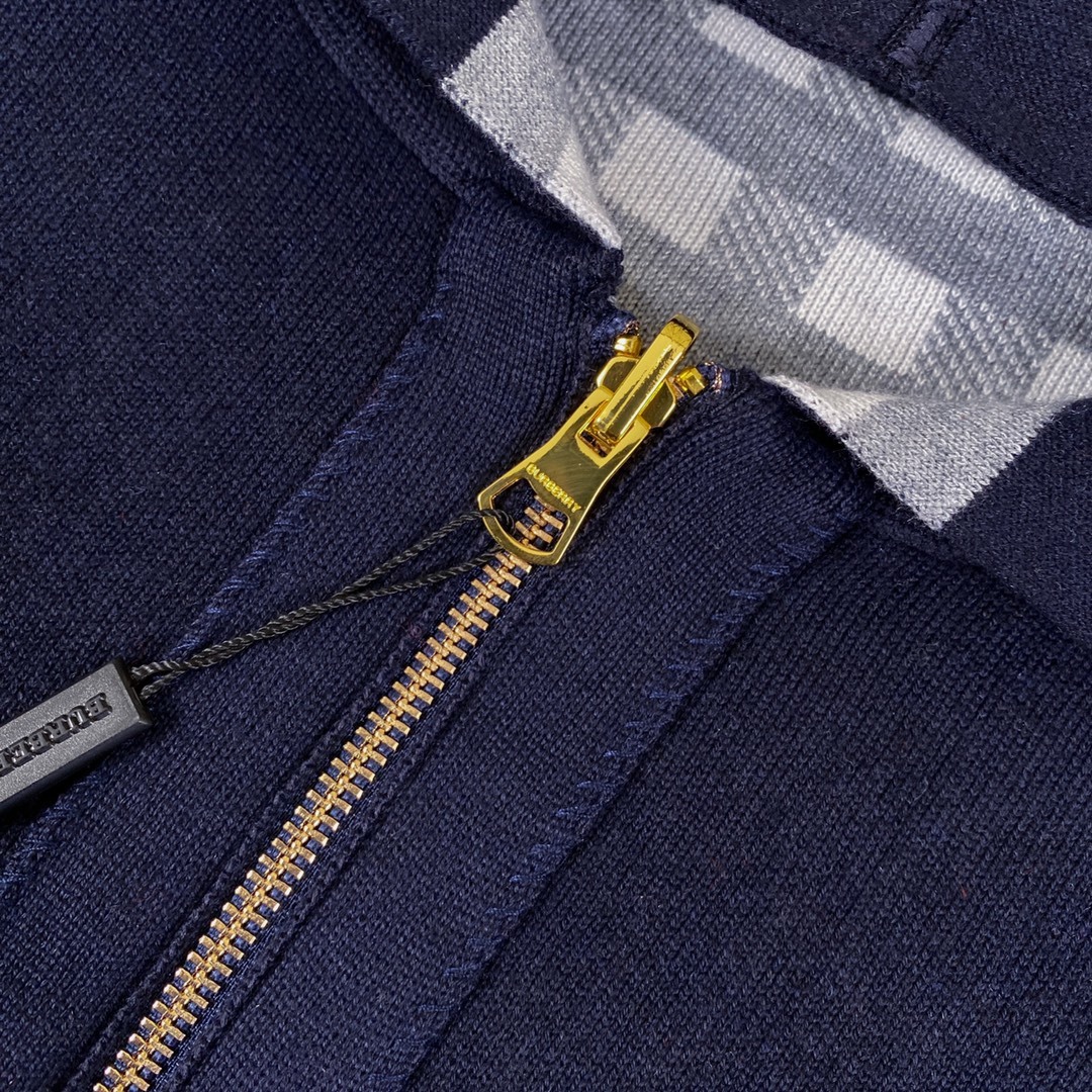 Luxurious Double-Sided Wool Knit Shirt by Burberry: Retro Elegance and Comfort - 图片 4