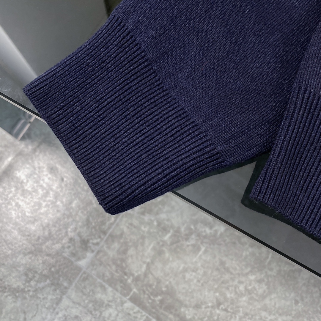 Luxurious Double-Sided Wool Knit Shirt by Burberry: Retro Elegance and Comfort - 图片 8