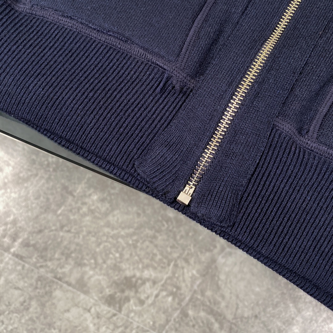Loewe Wool Sweater with Logo Design and Windproof Features - 图片 9