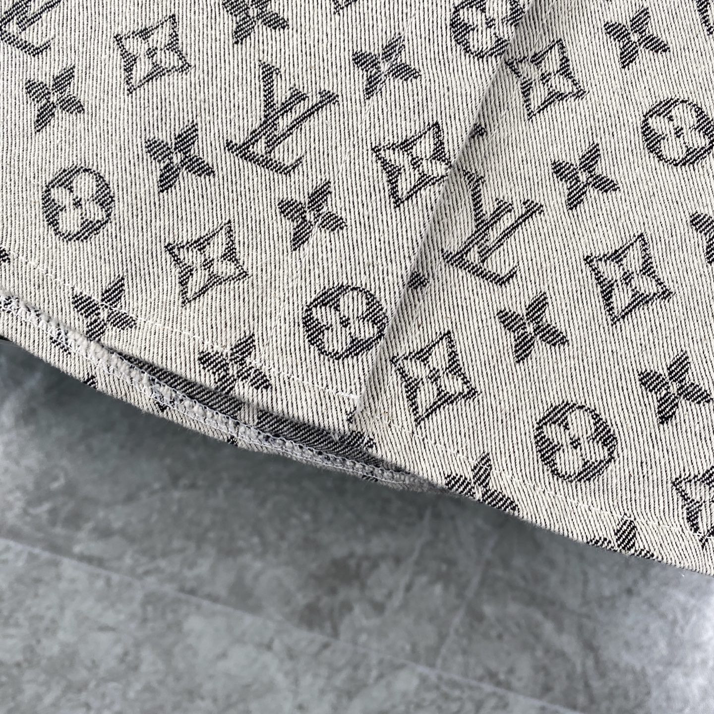 Louis Vuitton’s New Cowboy Shirt Coats Collection: Stylish, Quality, and Nostalgic - 图片 8