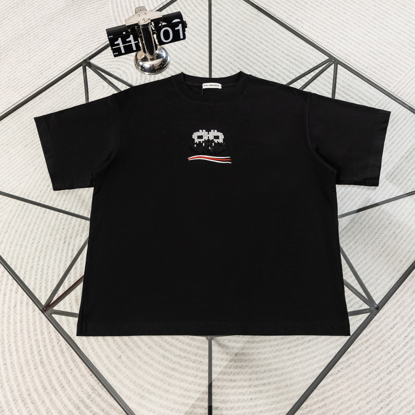 P90 Camiseta de manga corta de cuello redondo con bordado de estilo píxel de la nueva colección Balenciaga 26ss. Esta c…