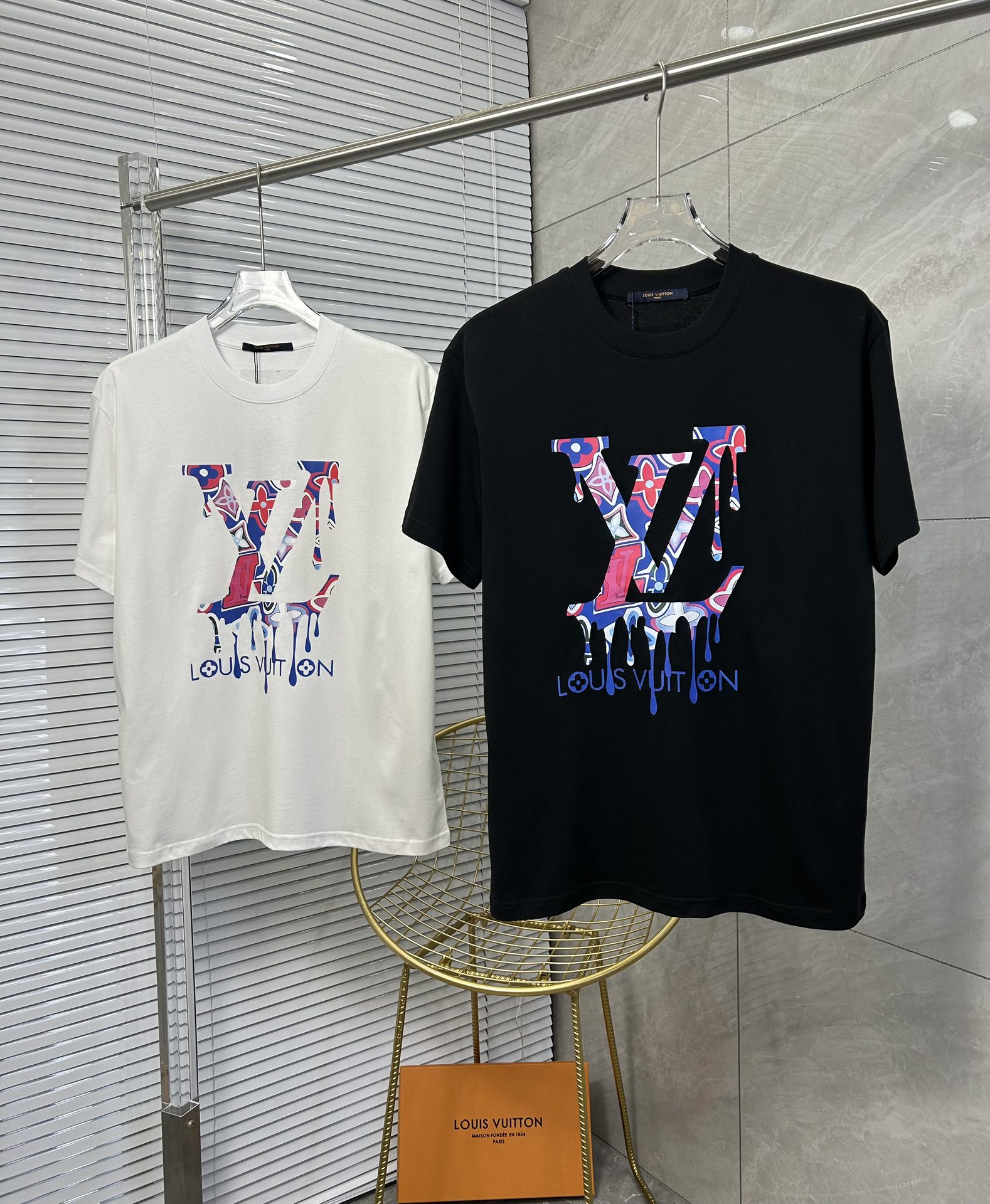 Louis Vuitton Clothing T-Shirt Black White Printing Unisex Spring/Summer Collection Fashion Short Sleeve