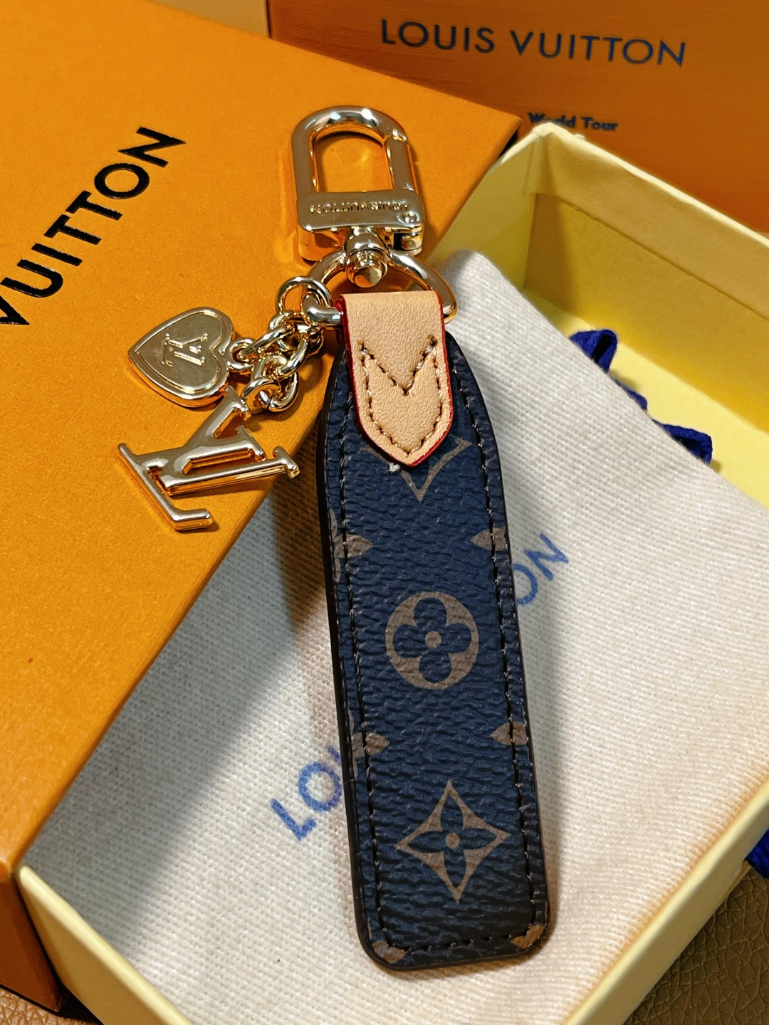 Interior of LOUIS VUITTON Glasses Case