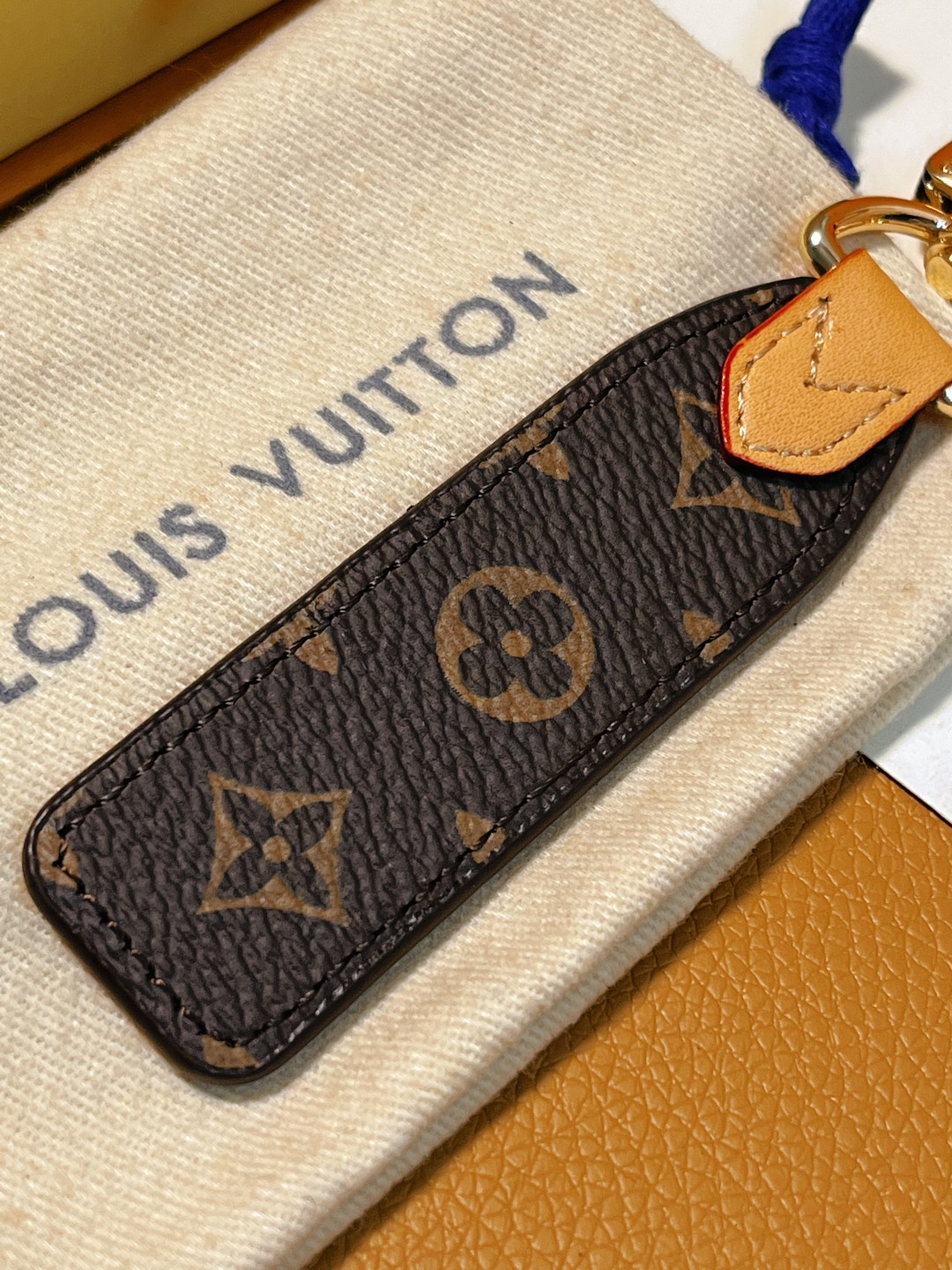 LOUIS VUITTON Glasses Case Held