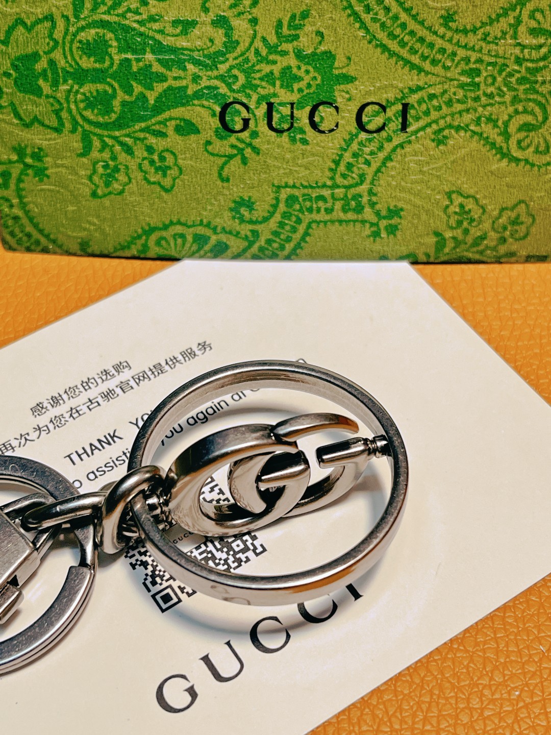 “New Gucci Gucchiguz Key Rings: Stylish Car Key Accessories in Two Colors” - 图片 5