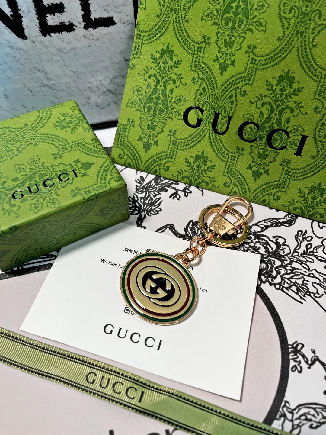 “New Gucci Gucchiguz Key Rings: Stylish Car Key Accessories in Two Colors”