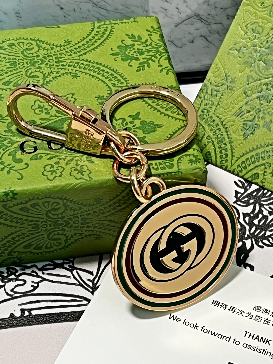 “New Gucci Gucchiguz Key Rings: Stylish Car Key Accessories in Two Colors” - 图片 2