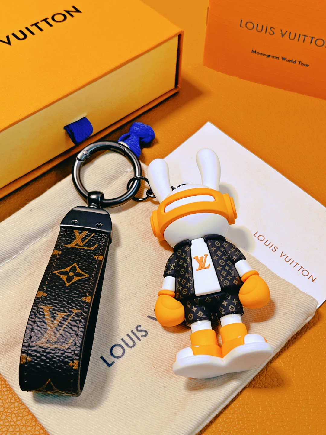 Trendy DJ rabbit keychain packaging