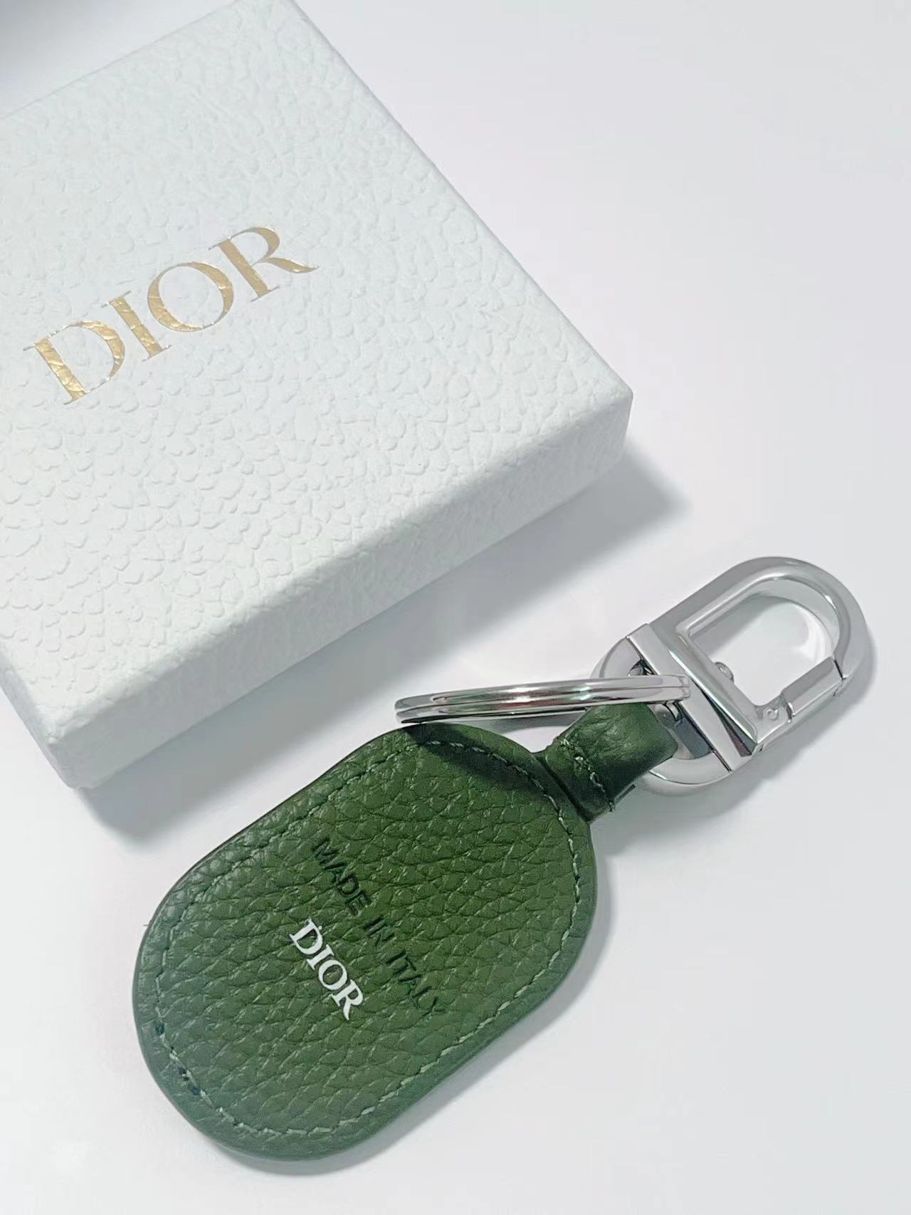 137 Key Button with CD Diamond Logo and Leather Pellets, Metal Details for Belts and Handbags - 图片 4