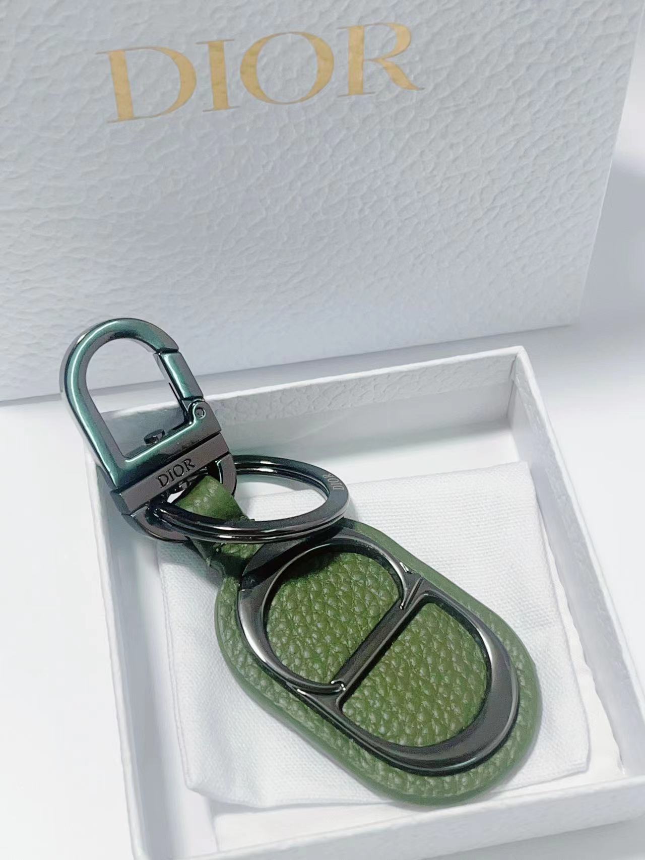 “137 Key Button with CD Diamond Logo and Leather Pellets for Belts and Handbags” - 图片 7