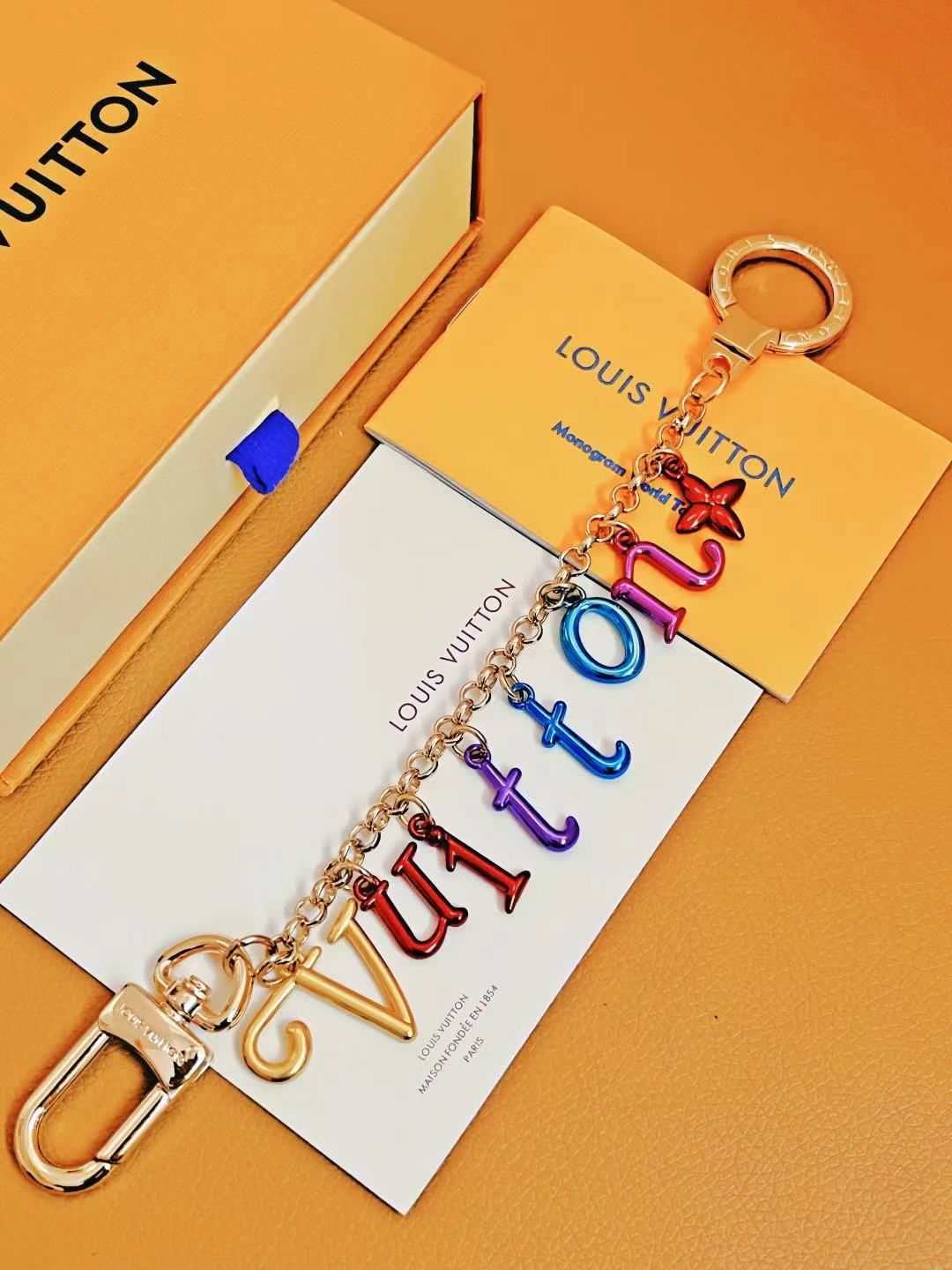 Leather key holder with keys
