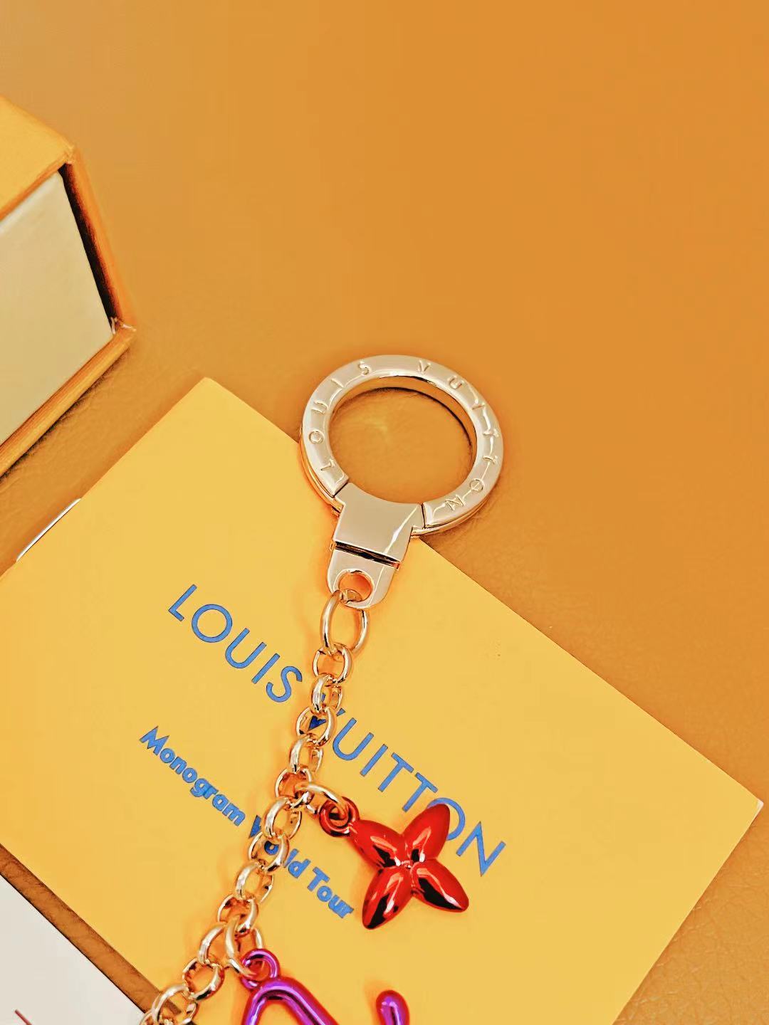 Leather key holder size comparison