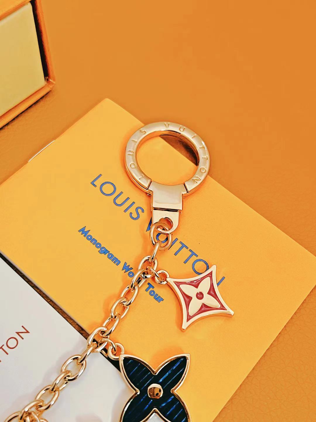 Braided leather keychain product shot