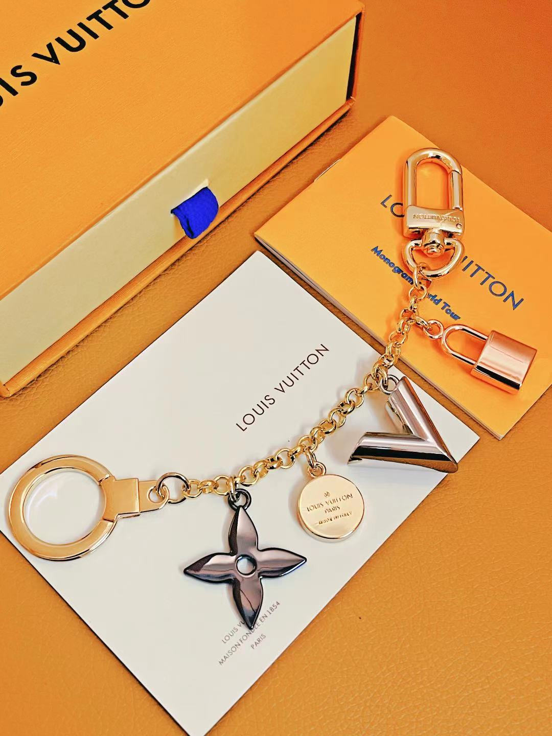 Kaleido V Padlock Keychain - Close-up Detail