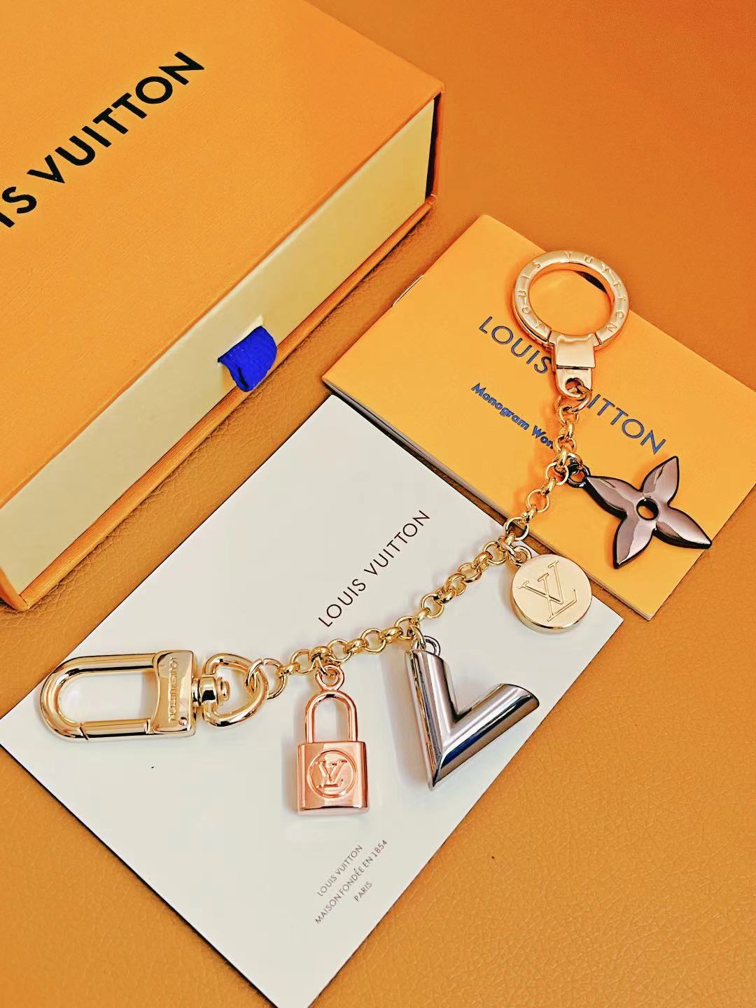 Kaleido V Padlock Keychain - Material Detail