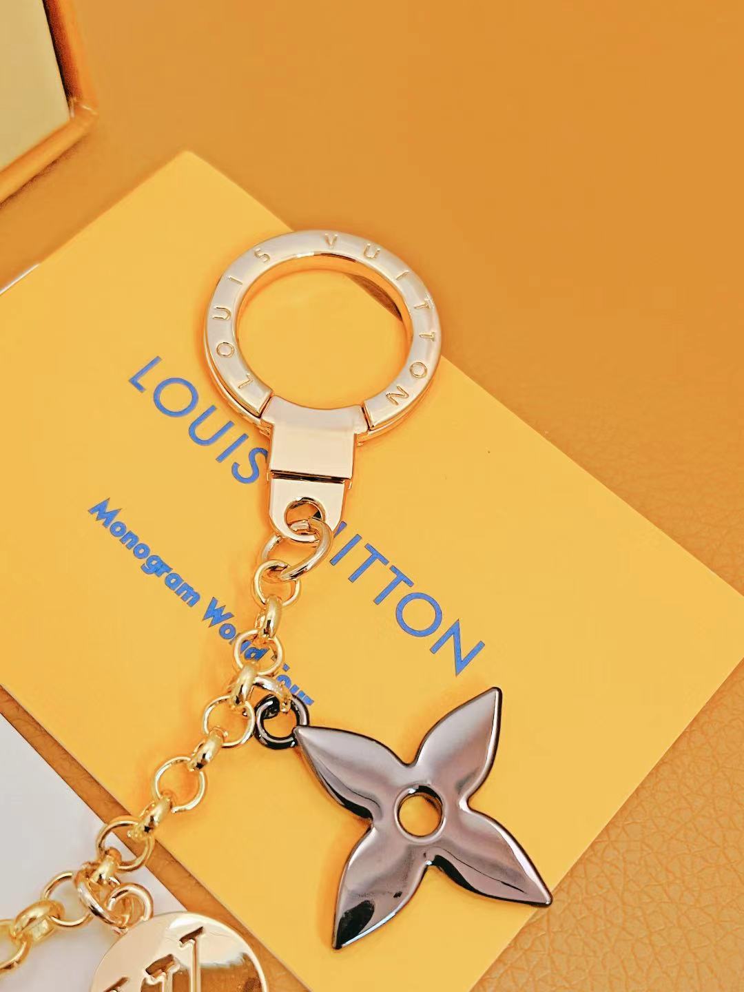 Kaleido V Padlock Keychain - Packaging