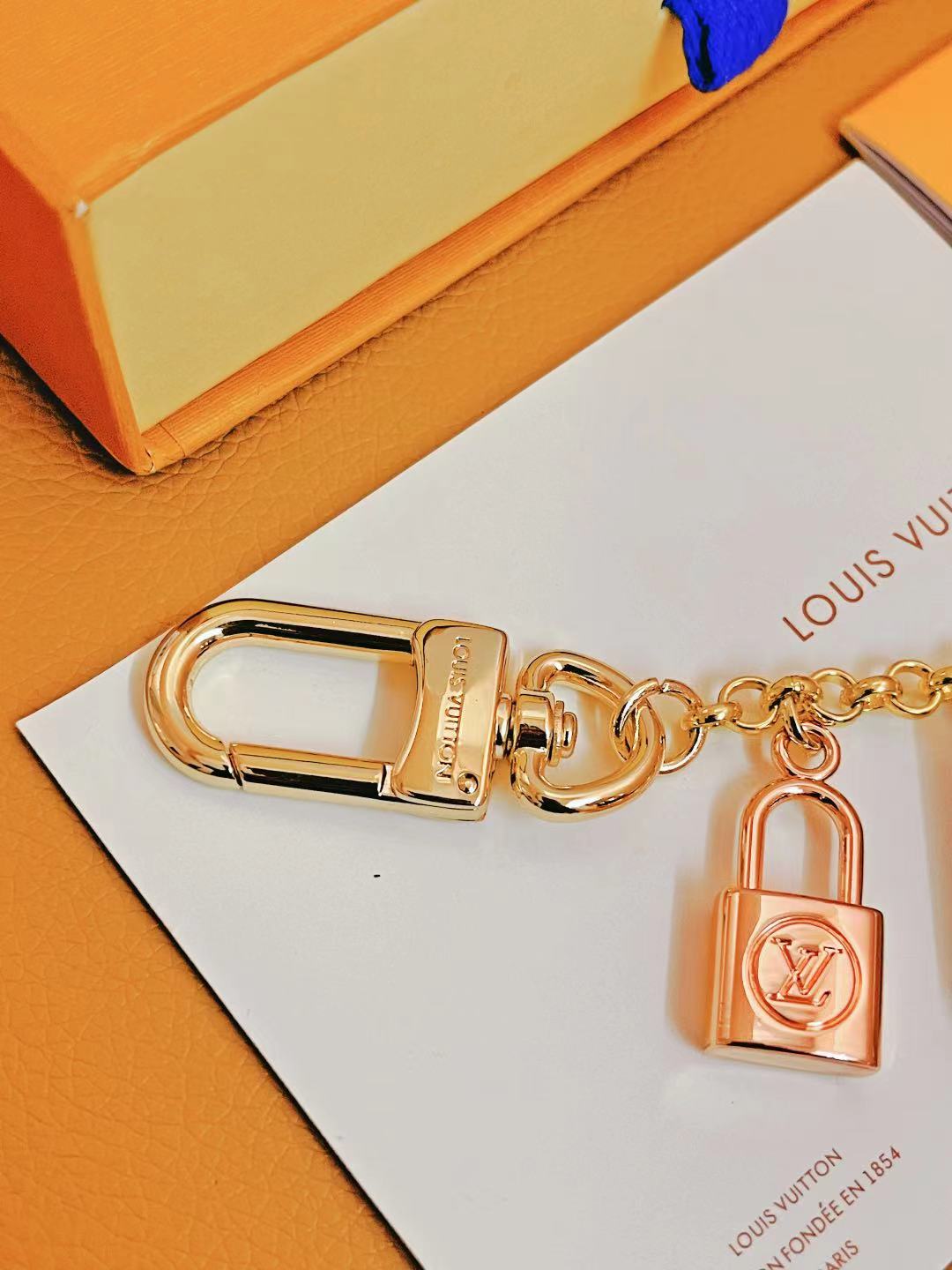 Kaleido V Padlock Keychain - Overall View