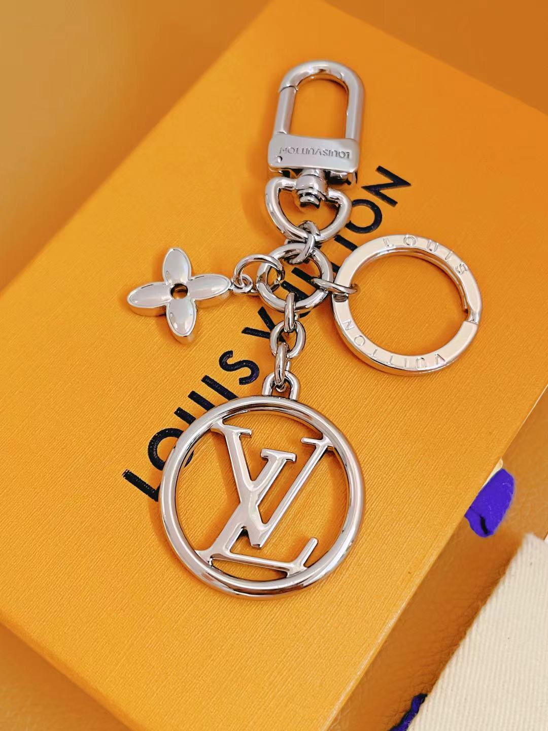 Elegant Letter Keyring gift packaging
