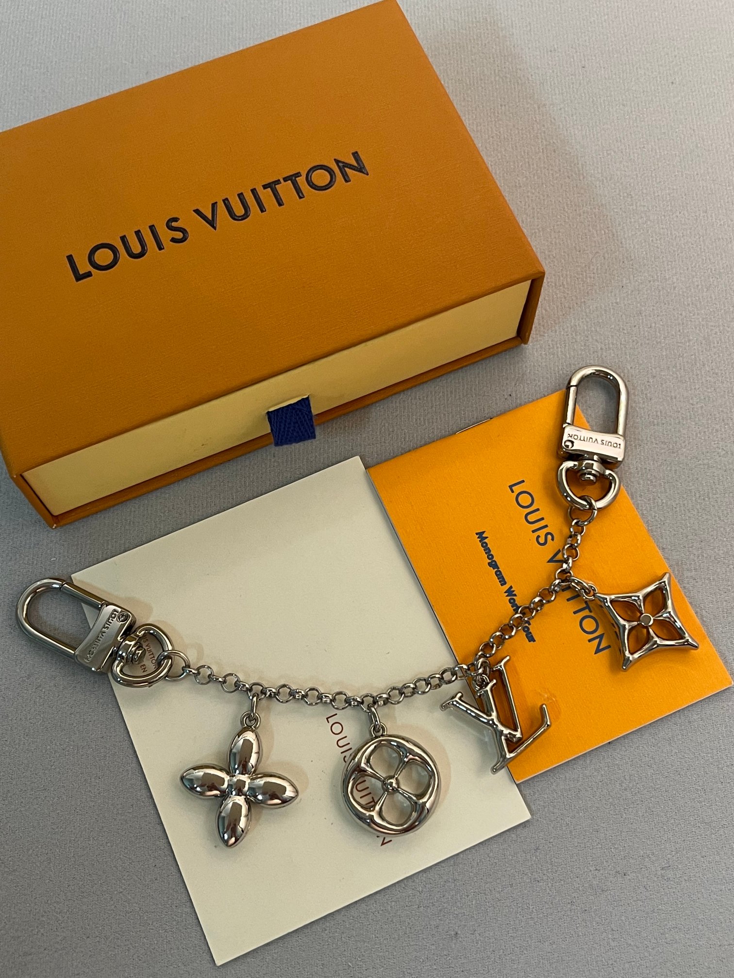 Louis Vuitton LV Monogram Pyjama Chain in Light Colors with Silver Details - 图片 1