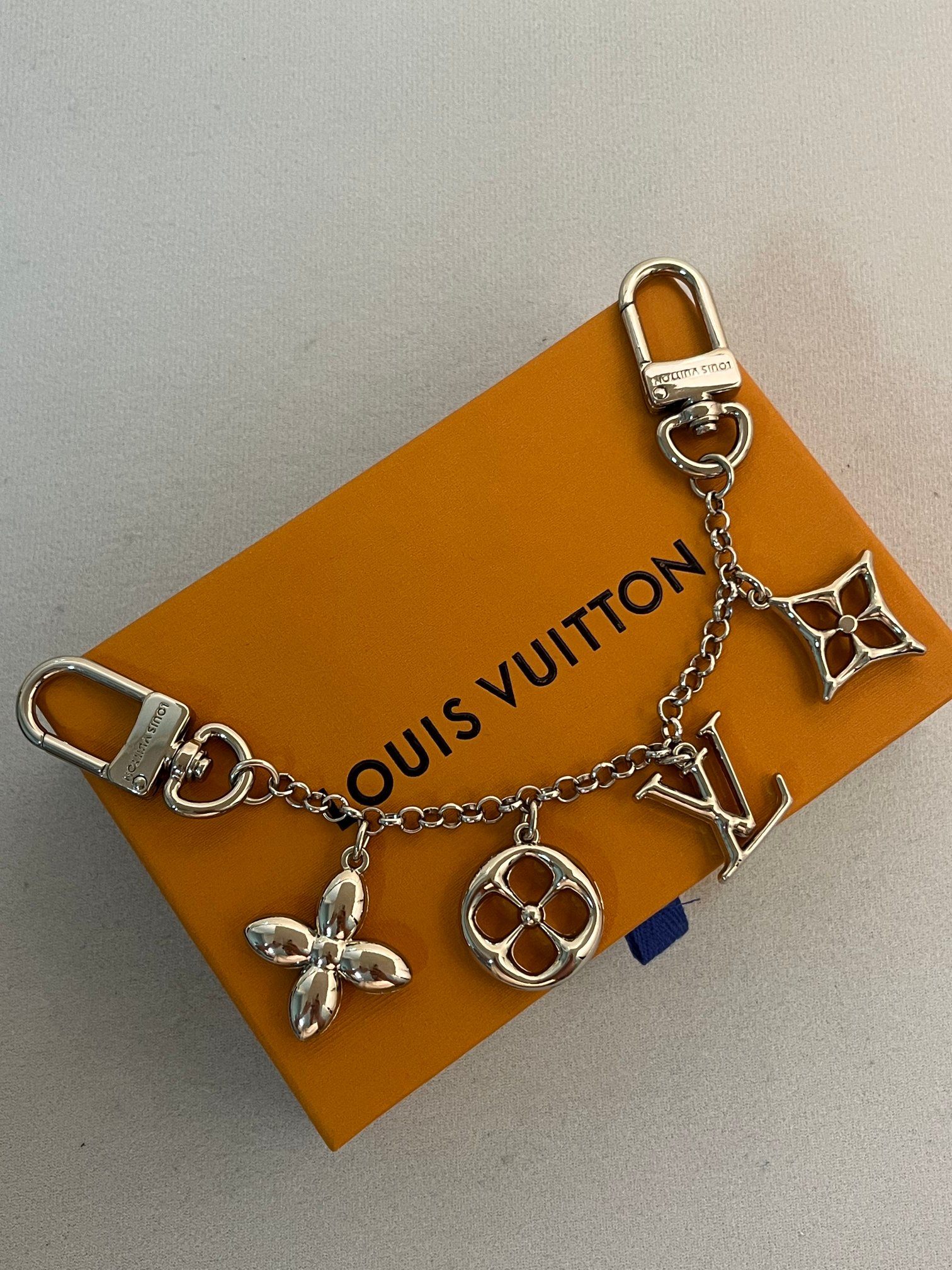 Louis Vuitton LV Monogram Pyjama Chain in Light Colors with Silver Details - 图片 2
