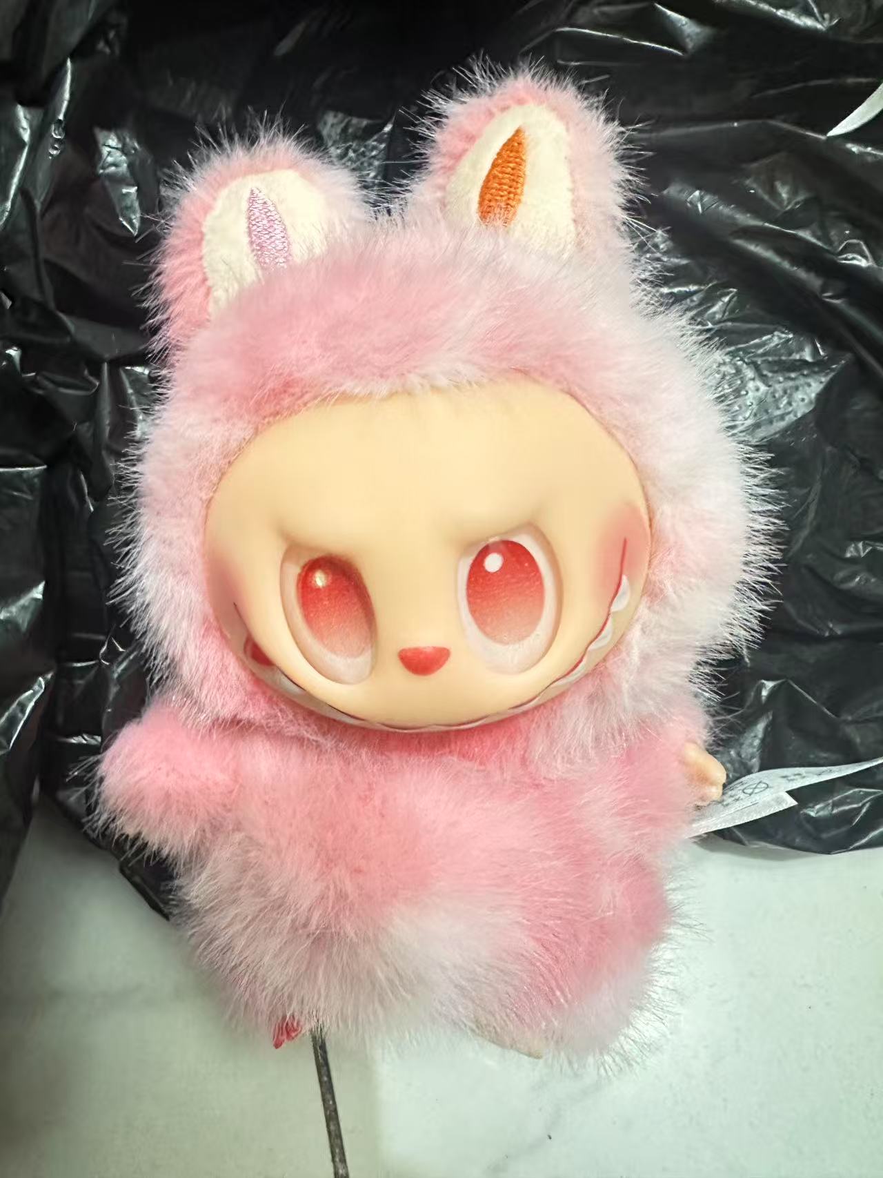 ❤️105包邮/原单代购级别
拉布布 泡泡玛特 Labubu 玩偶公仔系列[三代 泡泡玛特labubu3.0
颜色:忠诚粉、爱红、幸运紫、欢乐橙、平静绿、希望蓝，隐藏款黑色