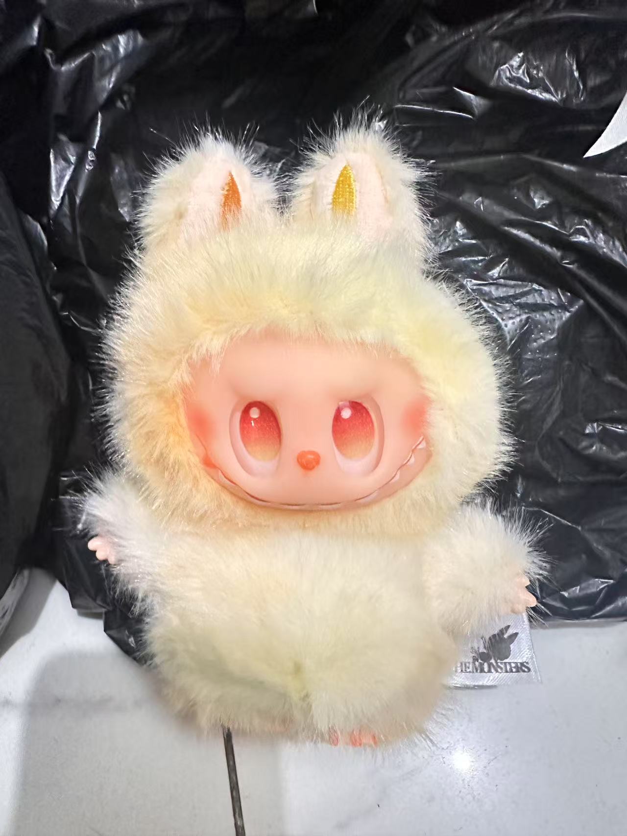 ❤️105包邮/原单代购级别
拉布布 泡泡玛特 Labubu 玩偶公仔系列[三代 泡泡玛特labubu3.0
颜色:忠诚粉、爱红、幸运紫、欢乐橙、平静绿、希望蓝，隐藏款黑色