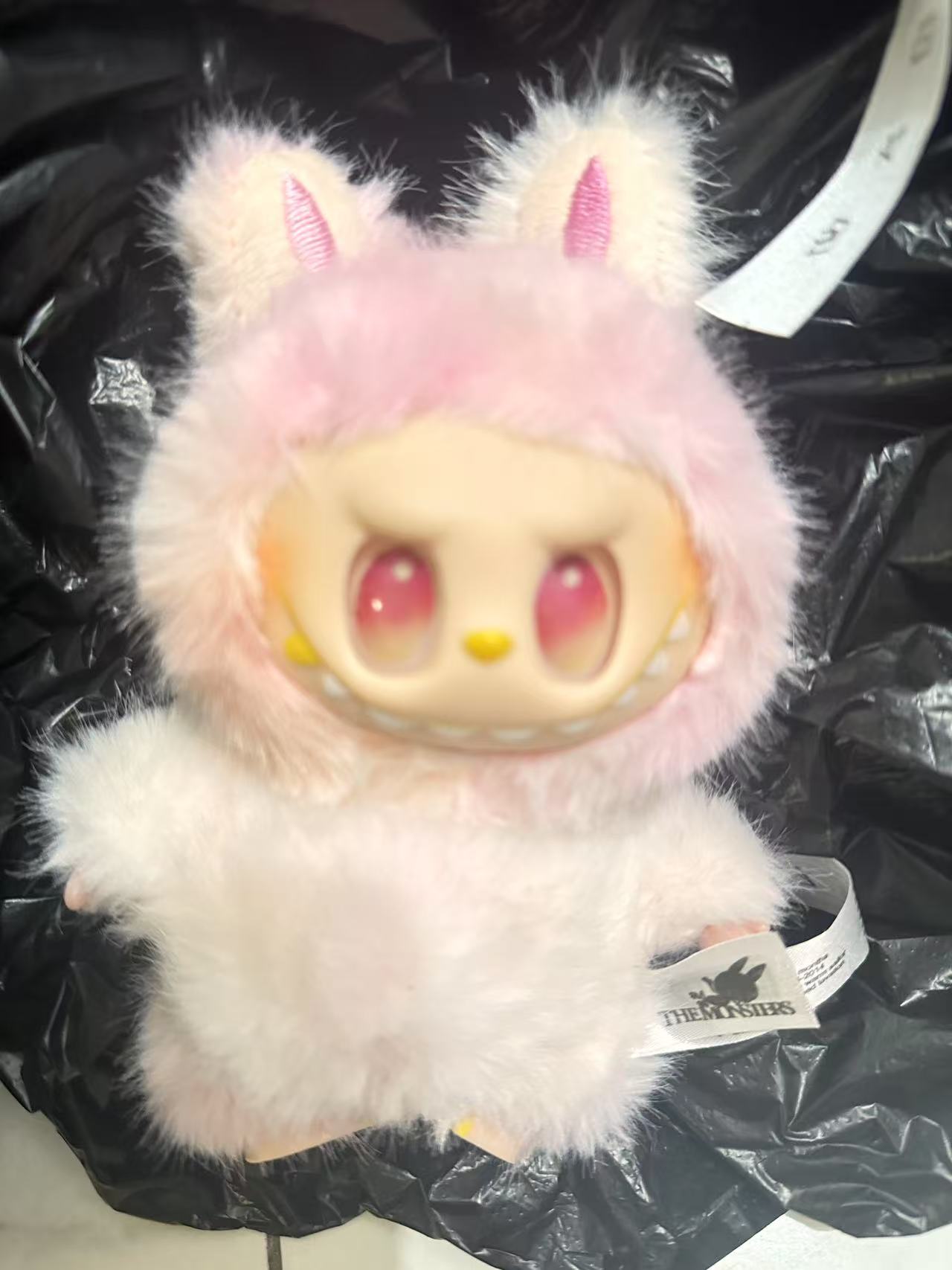 ❤️105包邮/原单代购级别
拉布布 泡泡玛特 Labubu 玩偶公仔系列[三代 泡泡玛特labubu3.0
颜色:忠诚粉、爱红、幸运紫、欢乐橙、平静绿、希望蓝，隐藏款黑色
