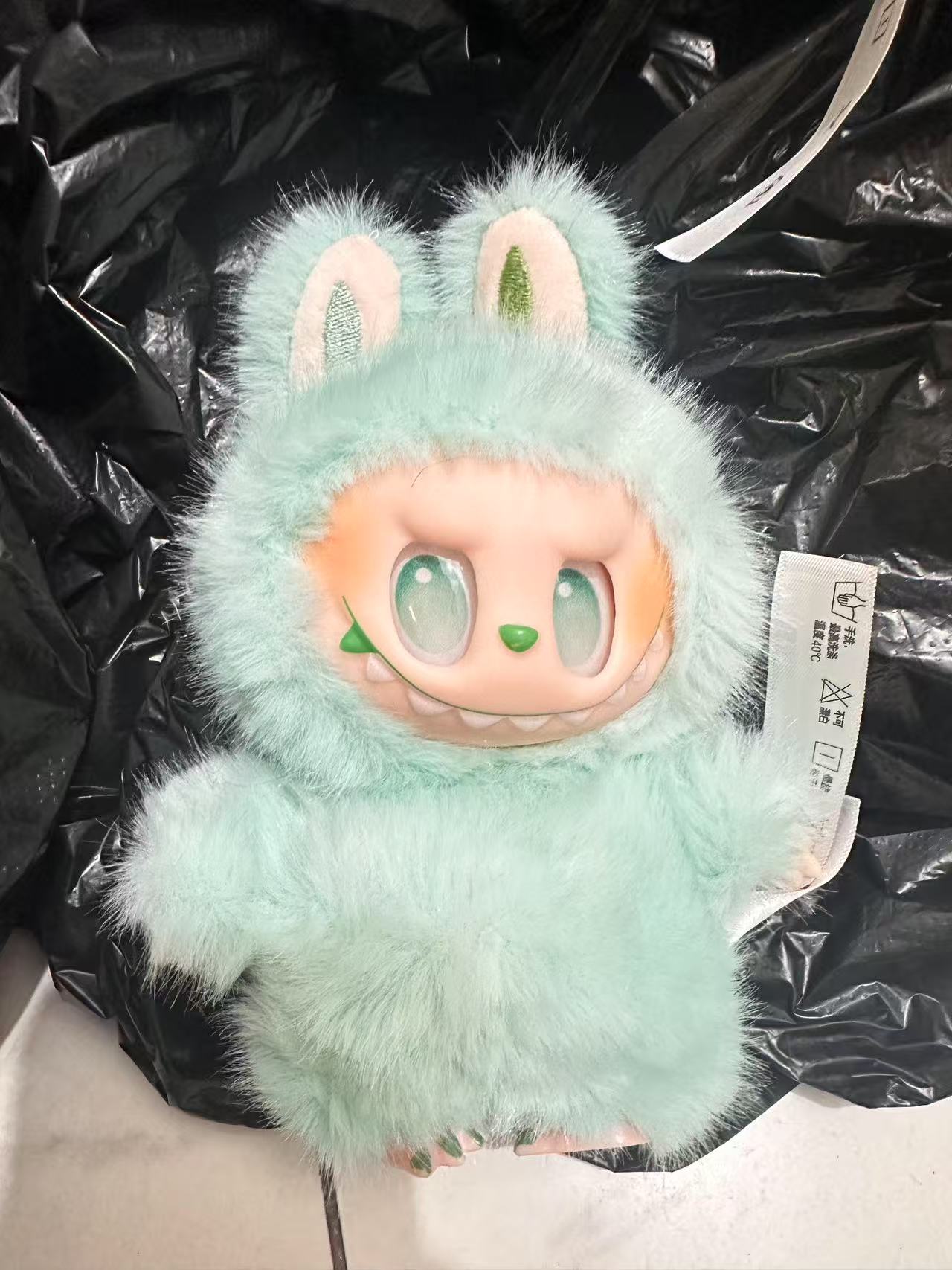 ❤️105包邮/原单代购级别
拉布布 泡泡玛特 Labubu 玩偶公仔系列[三代 泡泡玛特labubu3.0
颜色:忠诚粉、爱红、幸运紫、欢乐橙、平静绿、希望蓝，隐藏款黑色