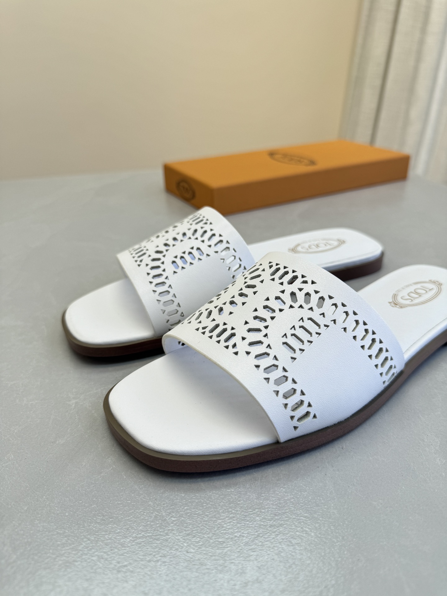 2024 New Tods Classic Slipper: High-End, Stylish, and Versatile Fashion Choice - 图片 4