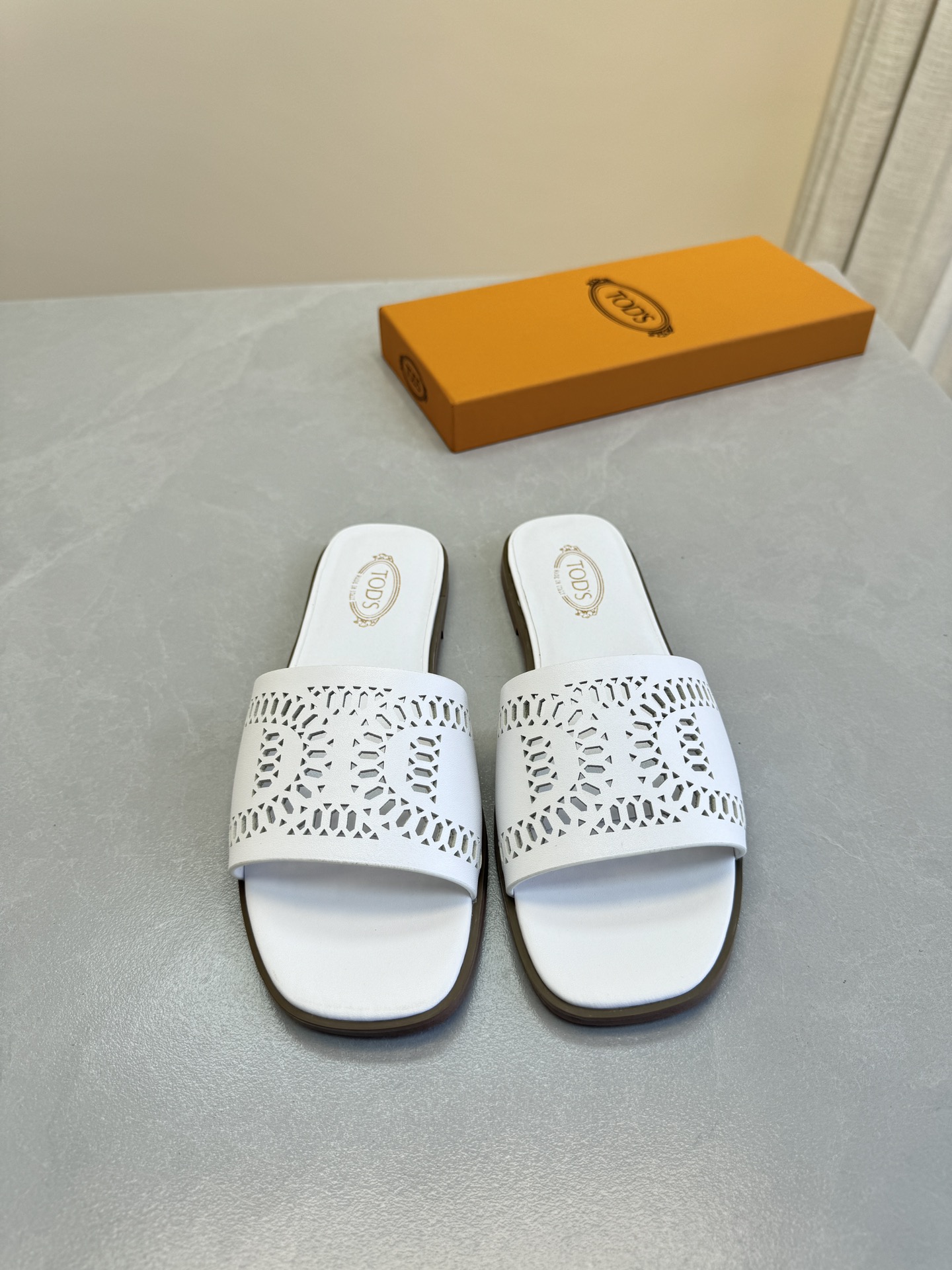 2024 New Tods Classic Slipper: High-End, Stylish, and Versatile Fashion Choice