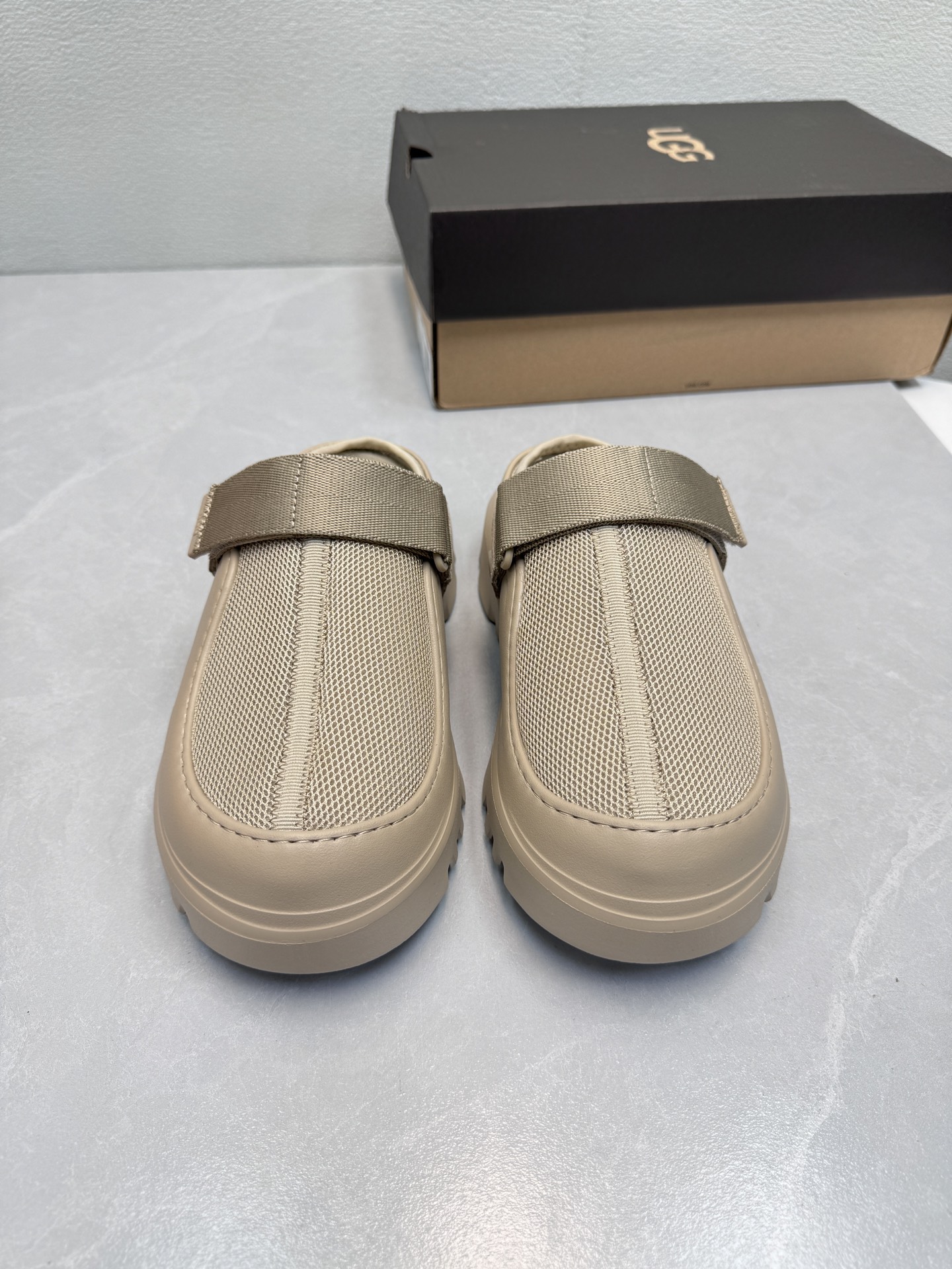 Hecho en 莞𝐔𝐆𝐆 𝐏𝐞𝐚𝐤𝐌𝐨𝐝 Sandalias Kroger de película plástica Tasman, el mismo estilo para parejas👩�…