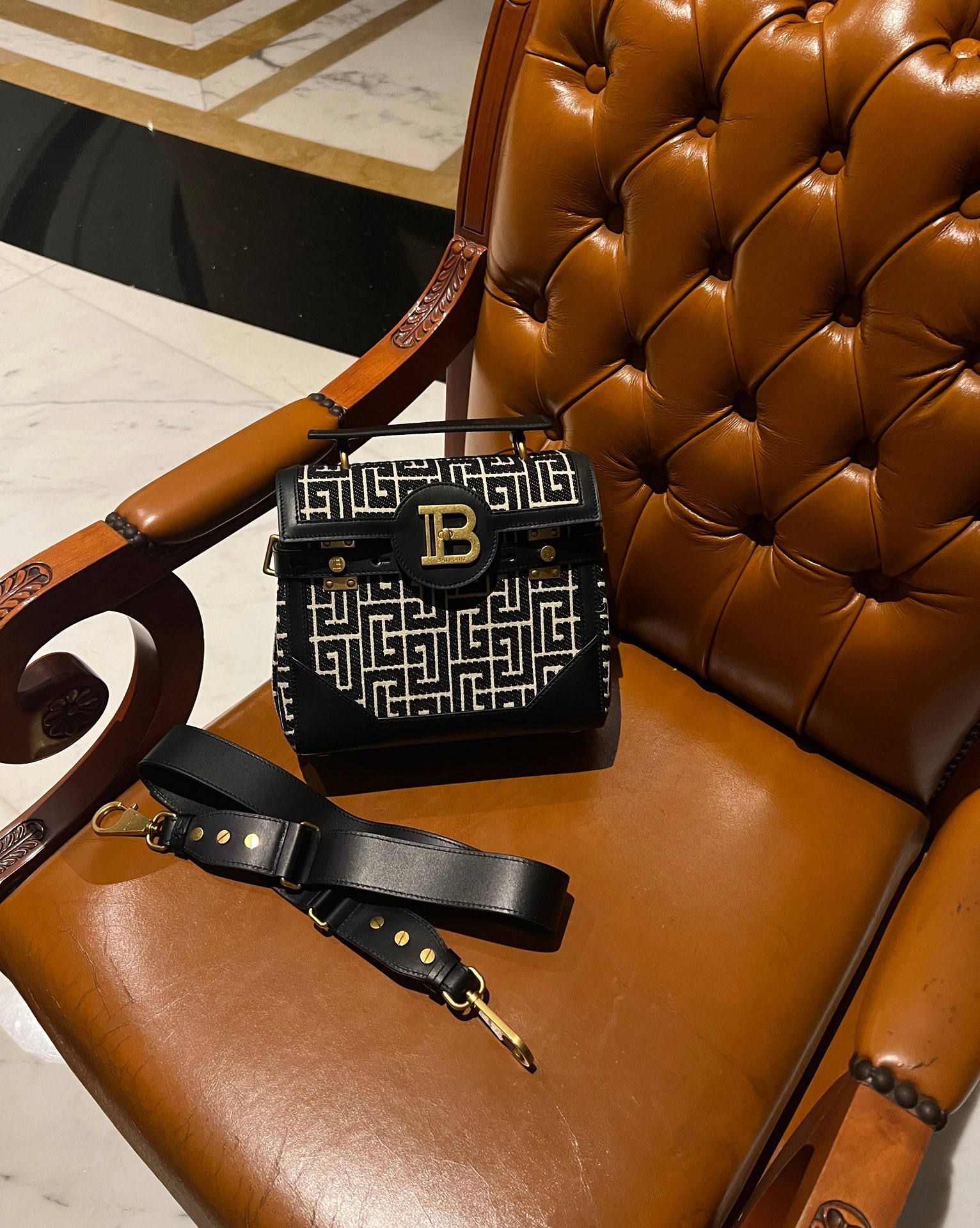 NO:175515,The most popular bag is too high-end, with a large capacity, and it is enough for everyday use classic presbyterians and cowhide. DG, balmain, balmain, Dolce & Gabbana, cowhide19860909隆重推出#巴尔曼Balmain 最火的包包太高级了吧,超大容量,日常足够用经典老花配牛皮现货供应,DG,balmain,balmain,Dolce&Gabbana,cowhide,Bag