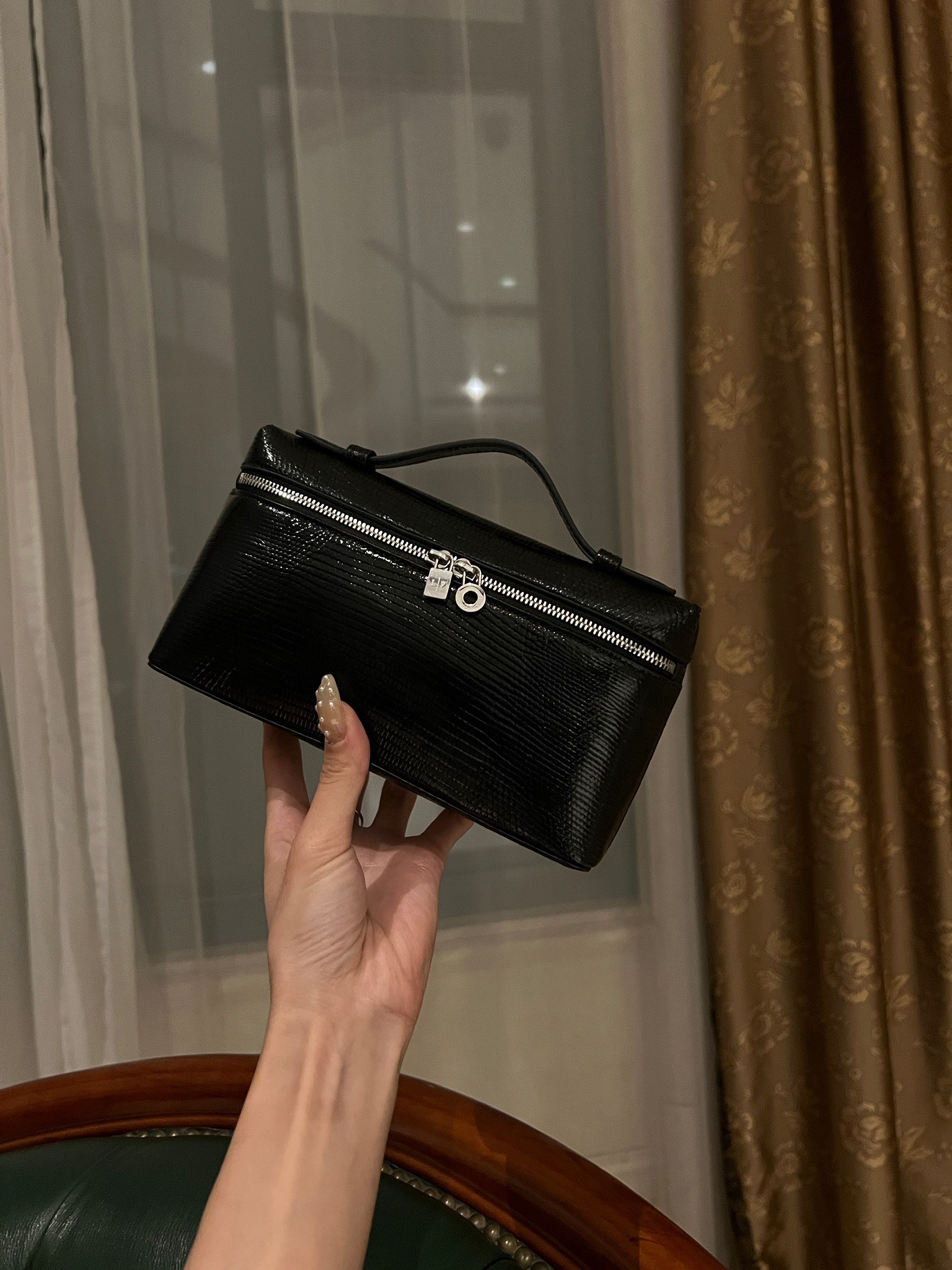 NO:713953,Loro iana counter synchronized lizard skin is really a popular old-money style that is popular all over the world. It is irresistible. It is difficult to buy at the counter. loro piana, Hermes,19860909Loro iana专柜同步蜥蜴皮真的是火爆全球妥妥的老钱之风,无法抗拒 专柜很难买到,,loro piana,Hermes,,Bag