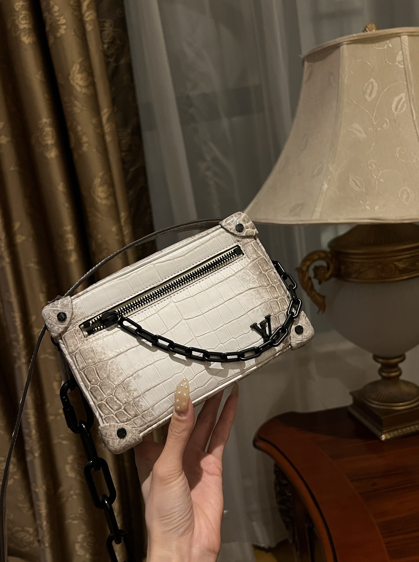 NO:852534,The limited edition crocodile mini sofrunk looks the best and is a must-have for cool boys or cool girls!  ,,Hermes,19860909限量版鳄鱼 mini sofrunk颜值巅峰 酷男孩or酷女孩必入！,,Hermes,,Bag