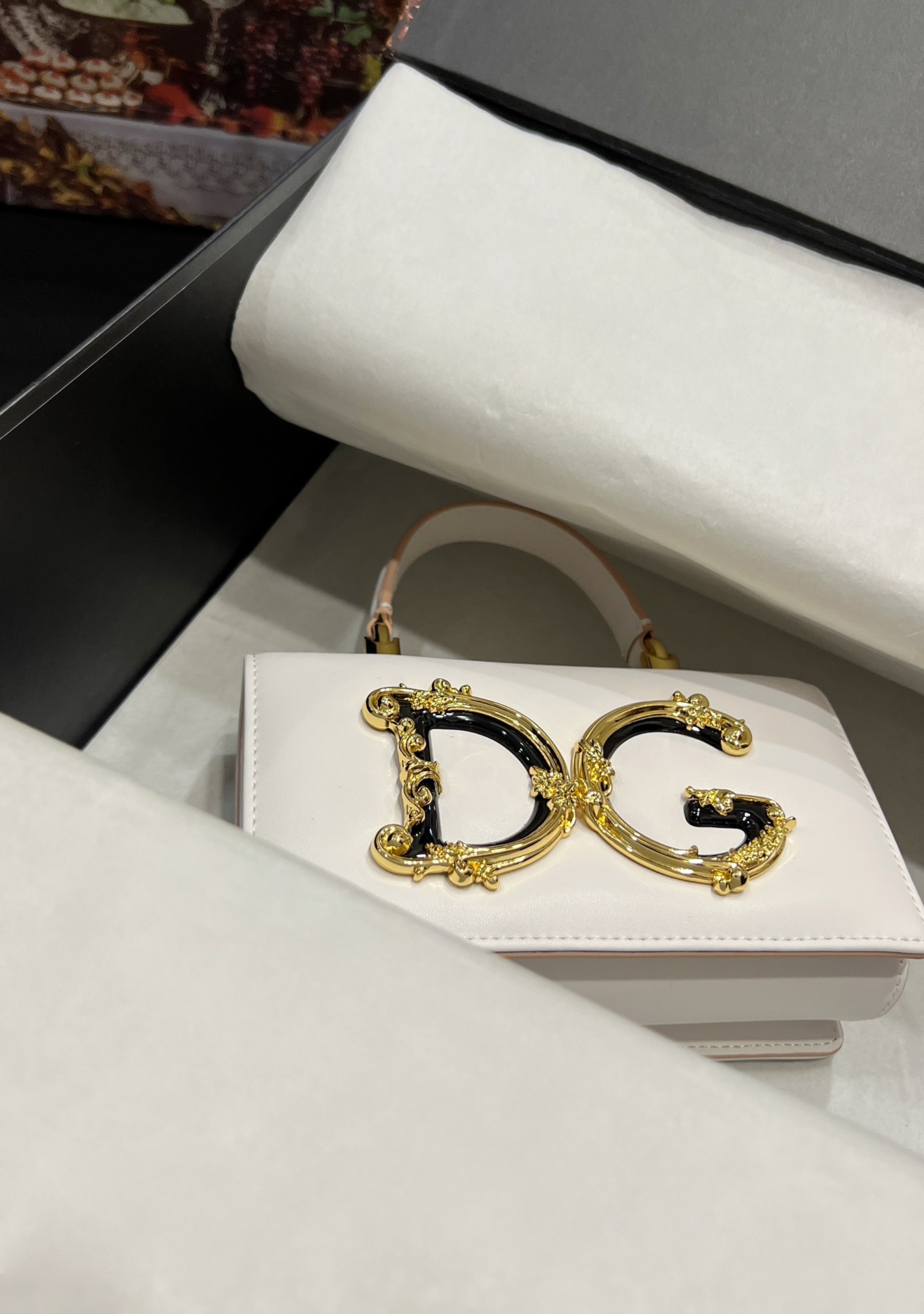 New💥Dolce & Gabbana💫Imported cowhide, the model of the brand🌟Now presented in a new compact version, which can easily store commonly used items, the double electroplated signboard is unique, and the front flap uses a hidden magnetic buckle to open and close🌟Ready stock Size: 18*10*5 model 5525 photo 3