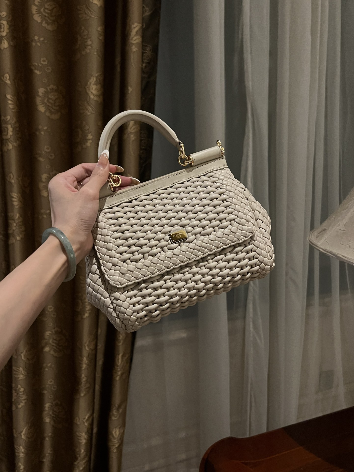 NO:187632,Special version 1030New In stock Dolce & Gabban Hand-woven Brand model, now redesigned with a new and exquisite version, allowing easy storage of commonly used objects, double electroplating signs are unique, the front flip uses hidden magnetic buckle opening and closing picture size Size 20*16*8cm, DG, Dolce & Gabbana, Dolce & Gabbana, Dolce & Gabbana19860909特级版本 1030New现货供应 Dolce & Gabban杜嘉班纳 手工编织 品牌典范之作,现以全新精巧版本焕新呈现,可轻松收纳常用物件,双电镀标牌别具一格,正面翻盖采用隐藏式磁扣开合图片尺寸Size20*16*8cm,DG,Dolce&Gabbana,Dolce&Gabbana,Dolce&Gabbana,Bag