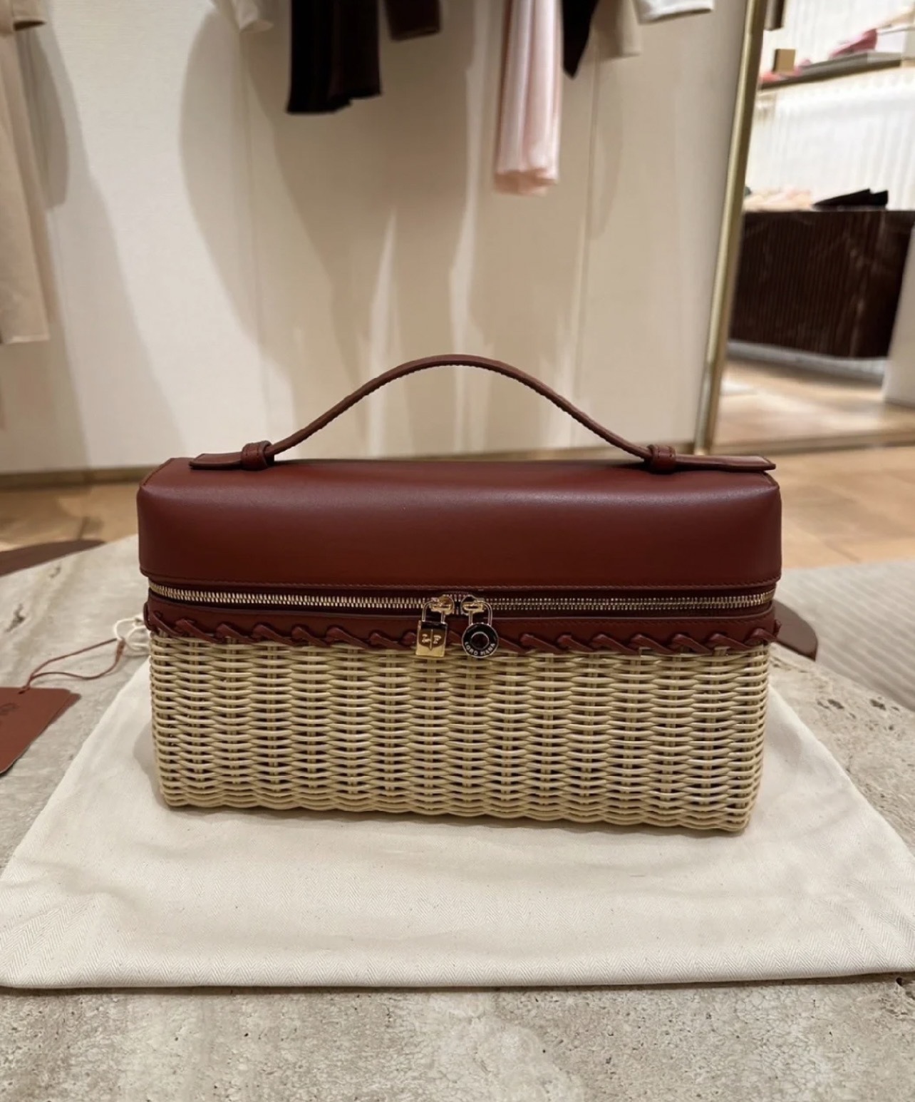 NO:187214,Extra-grade brick cabinet synchronous new large L27 rattan bag global limited edition summer, it's so good to take this, I love it, I really want to go to the beach for a vacation and supply in stock, DG, Dolce & Gabbana19860909特级 砖柜同步新款大号L27藤编包全球限量版夏日拿这个也太好看了吧,大爱,好想去海边度假现货供应,DG,Dolce&Gabbana,Bag