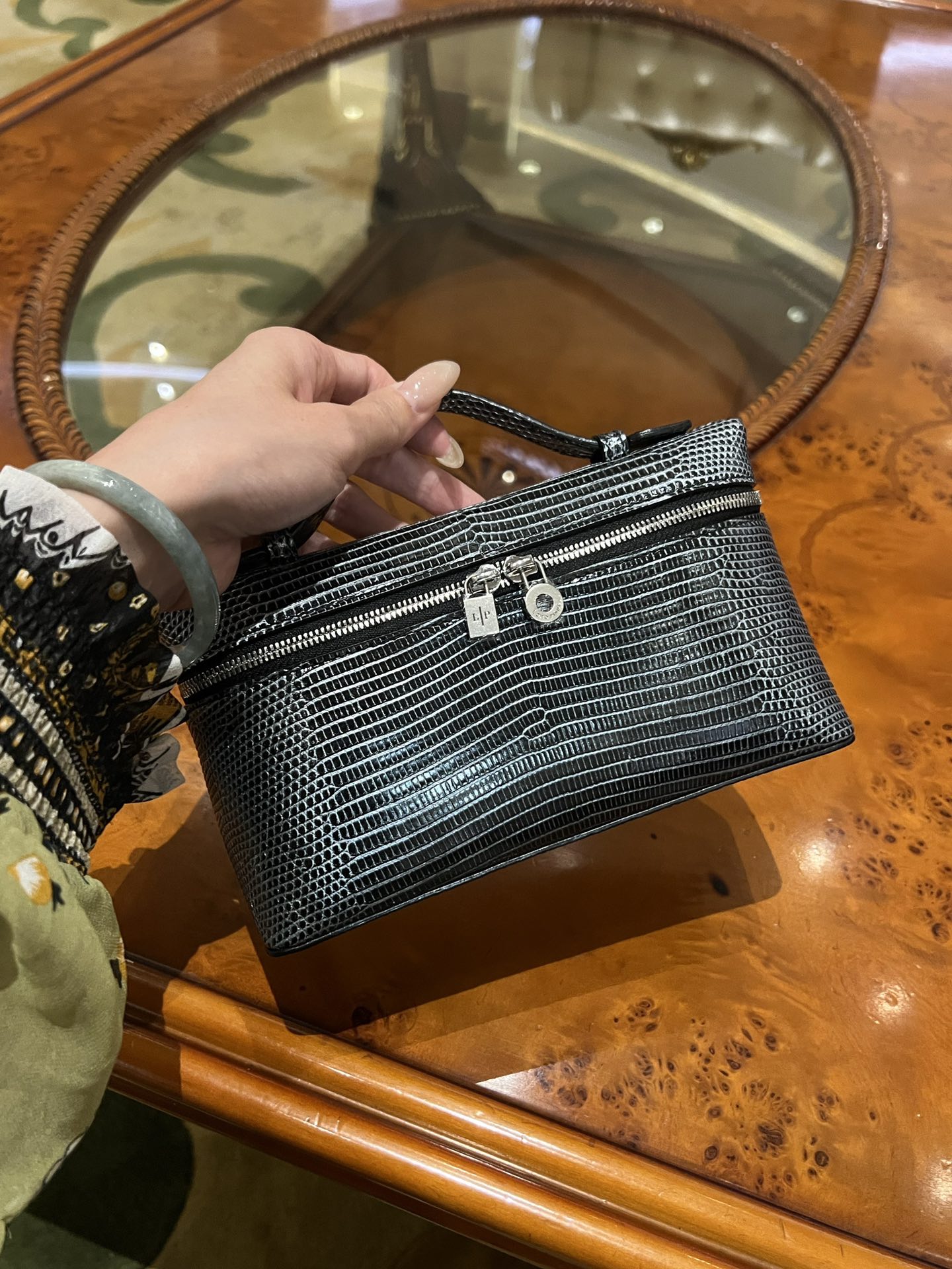 NO:713976,Extra socket 19 Real lizard skin sisters, come and pack your bags~,,Hermes,19860909Extra ocket 19 真蜥蜴皮姐妹们 快来撸包啦～,,Hermes,,Bag