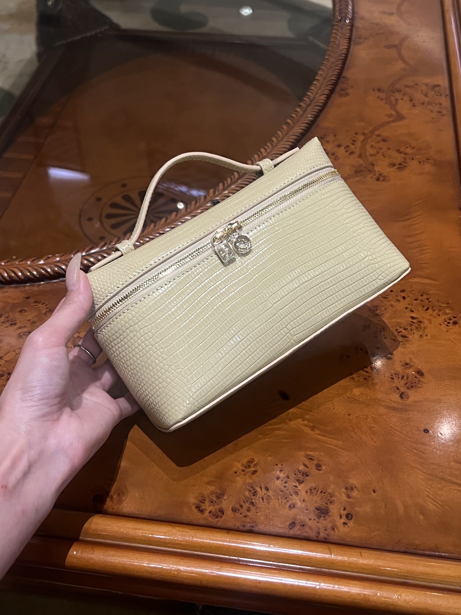 NO:713970,L19 True Lizard# It feels very high-end when you take it with you when you go out ~ easy to handle, lazy and cool,, Hermes,19860909L19真蜥蜴#出门随手拎都感觉很高级～轻松拿捏慵懒清冷感,,Hermes,,Bag