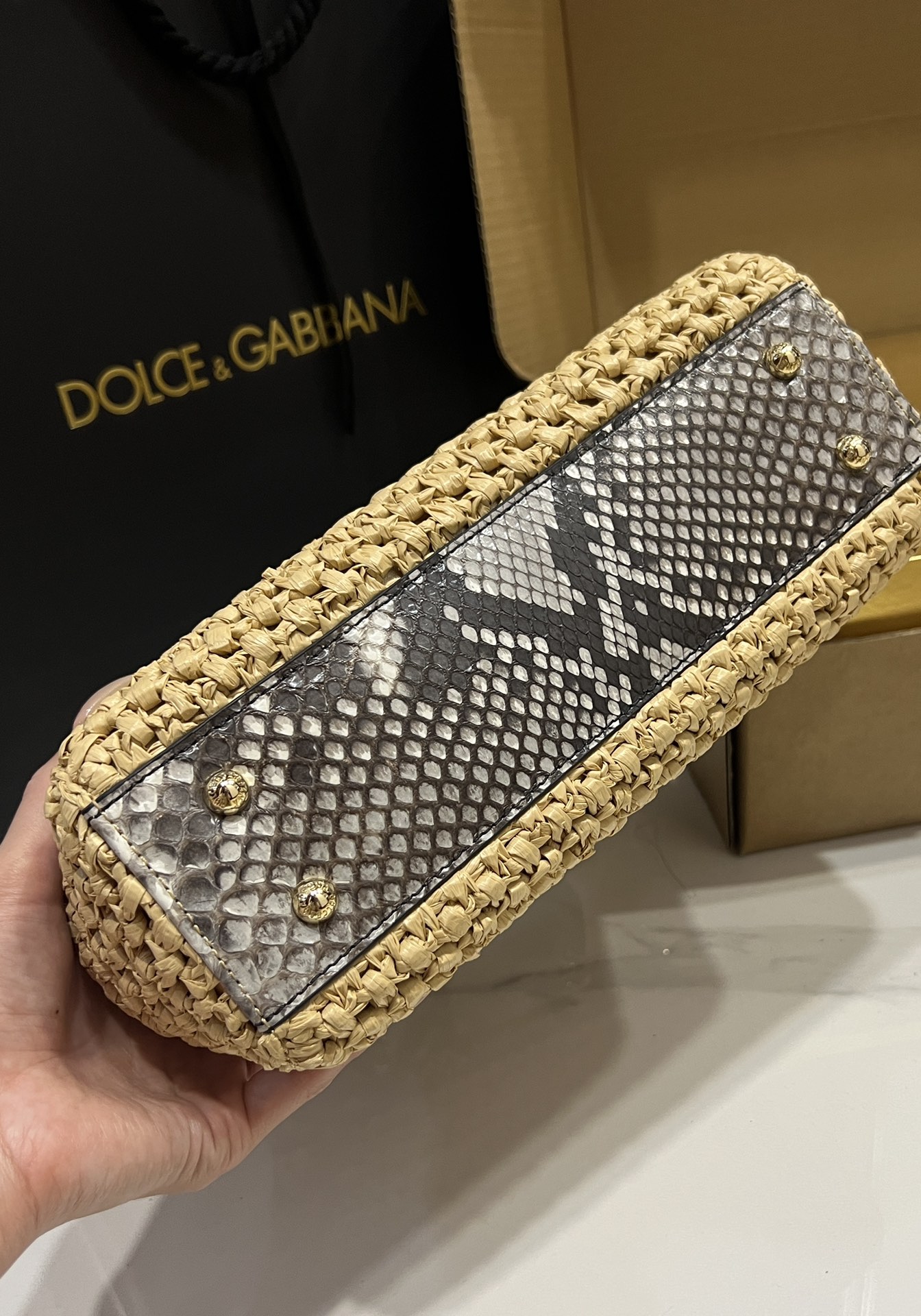 New💥Handmade raffia and snakeskin🐍Dolce & Gabbana💋Sicily 100% genuine copy😍The model of the brand💫is now presented in a new compact version, which can easily store commonly used items🤩Double electroplated signs are unique🌟The front flap adopts a hidden magnetic buckle to open and close😎Comes with a full set of packaging Size: horizontal 25x17x9cm photo 1