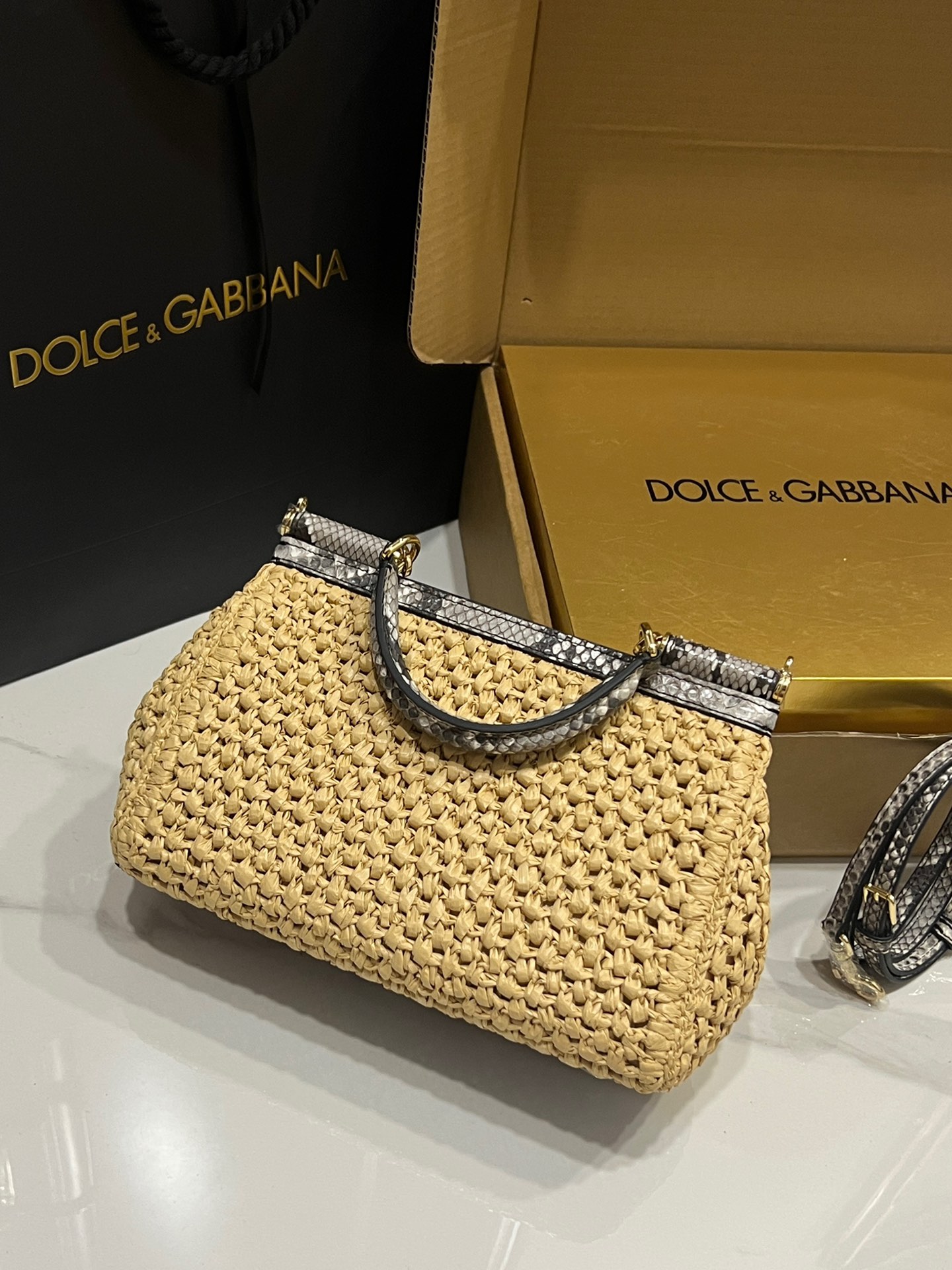 New💥Handmade raffia and snakeskin🐍Dolce & Gabbana💋Sicily 100% genuine copy😍The model of the brand💫is now presented in a new compact version, which can easily store commonly used items🤩Double electroplated signs are unique🌟The front flap adopts a hidden magnetic buckle to open and close😎Comes with a full set of packaging Size: horizontal 25x17x9cm photo 4