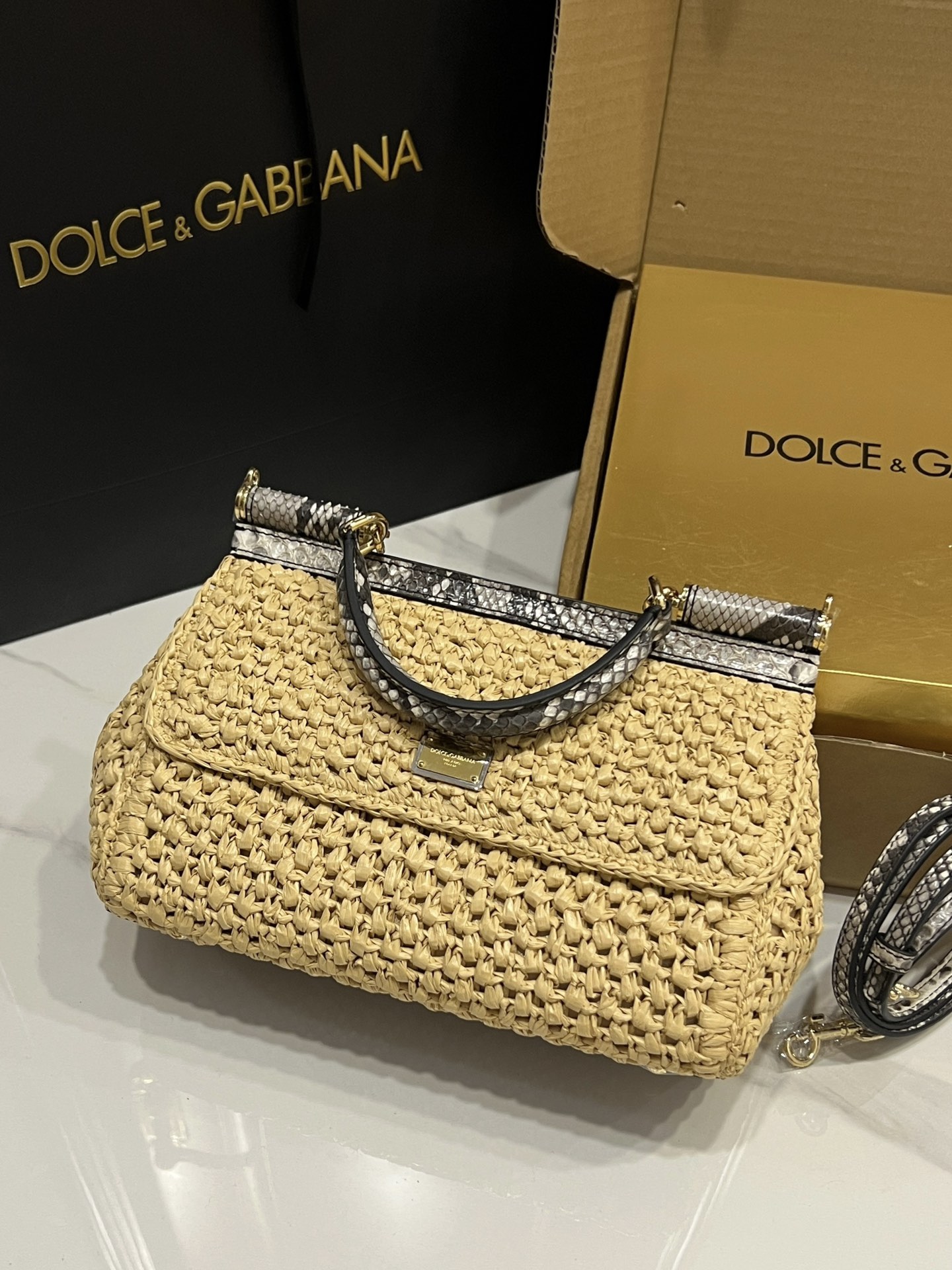 New💥Handmade raffia and snakeskin🐍Dolce & Gabbana💋Sicily 100% genuine copy😍The model of the brand💫is now presented in a new compact version, which can easily store commonly used items🤩Double electroplated signs are unique🌟The front flap adopts a hidden magnetic buckle to open and close😎Comes with a full set of packaging Size: horizontal 25x17x9cm photo 7