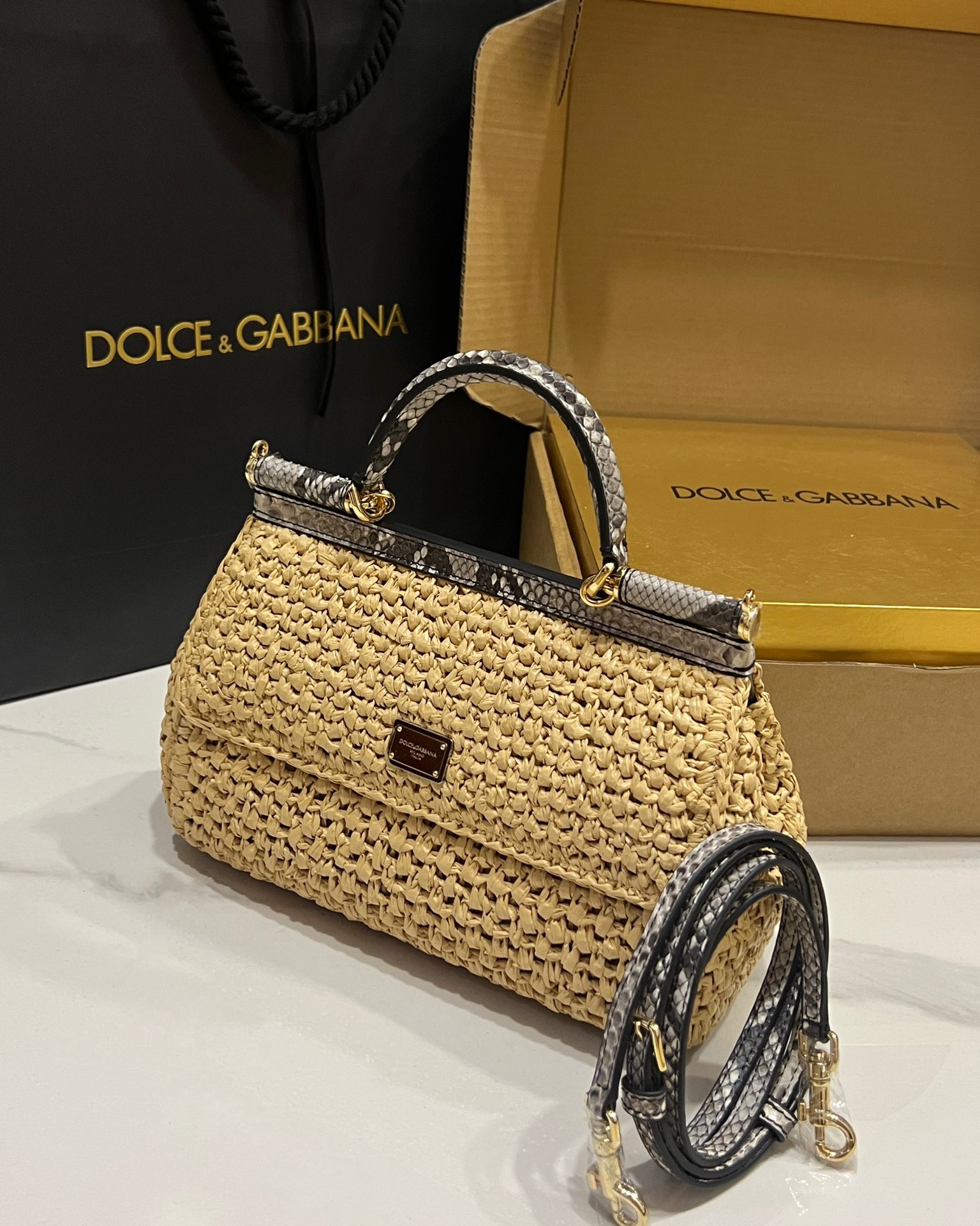 New💥Handmade raffia and snakeskin🐍Dolce & Gabbana💋Sicily 100% genuine copy😍The model of the brand💫is now presented in a new compact version, which can easily store commonly used items🤩Double electroplated signs are unique🌟The front flap adopts a hidden magnetic buckle to open and close😎Comes with a full set of packaging Size: horizontal 25x17x9cm photo 8