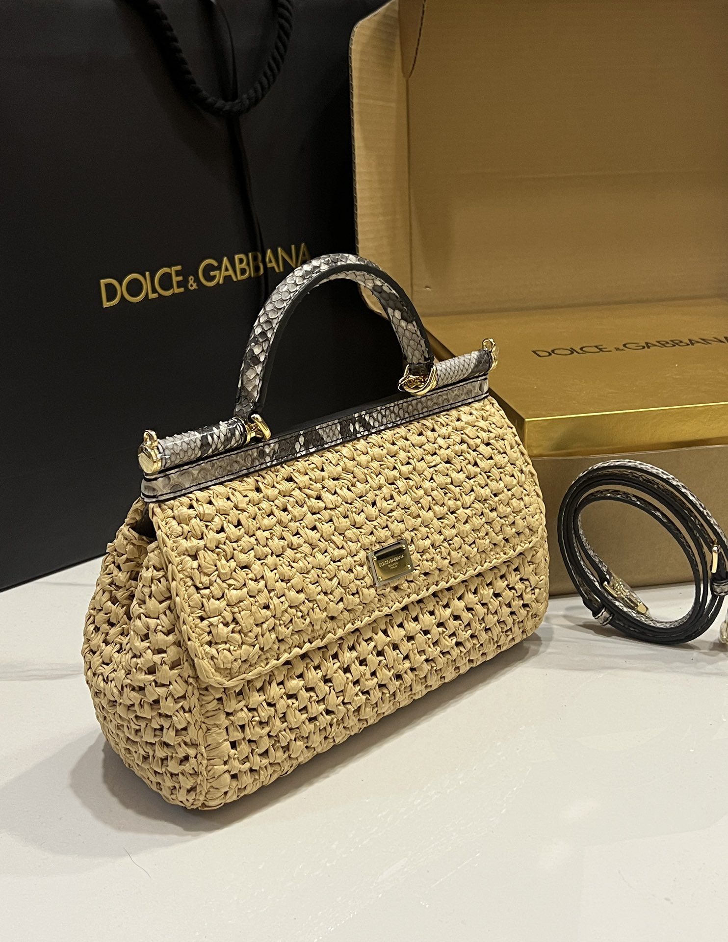 New💥Handmade raffia and snakeskin🐍Dolce & Gabbana💋Sicily 100% genuine copy😍The model of the brand💫is now presented in a new compact version, which can easily store commonly used items🤩Double electroplated signs are unique🌟The front flap adopts a hidden magnetic buckle to open and close😎Comes with a full set of packaging Size: horizontal 25x17x9cm photo 9